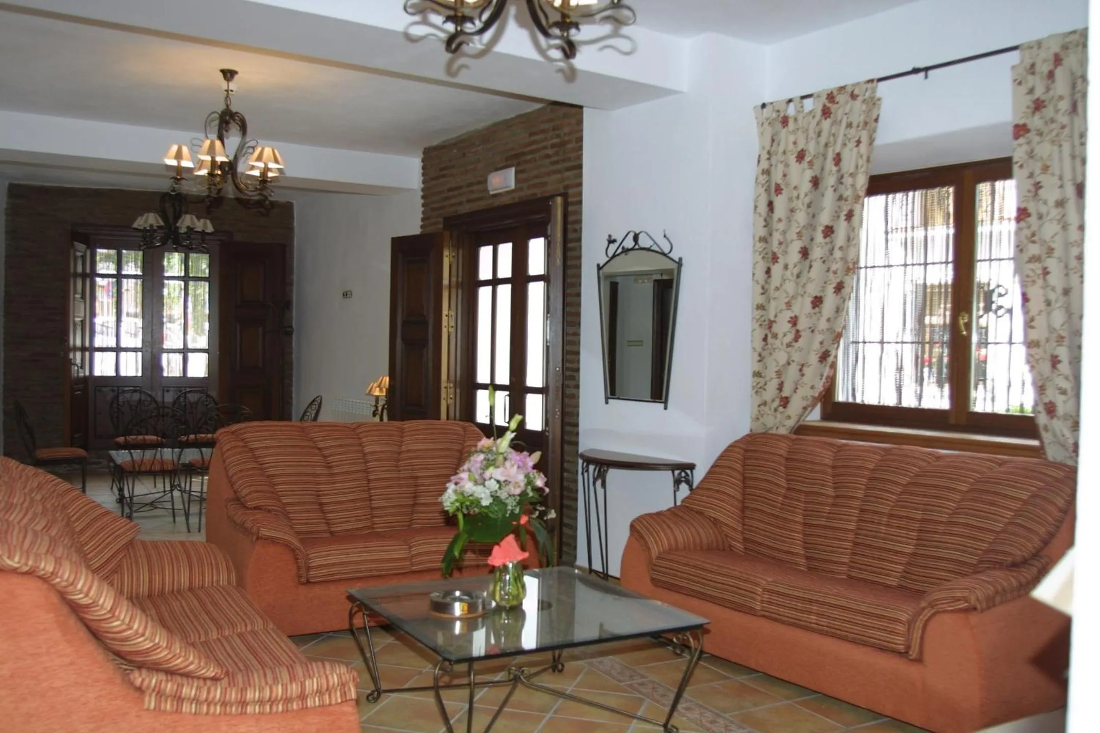 Living room in Hotel Rural Poqueira II