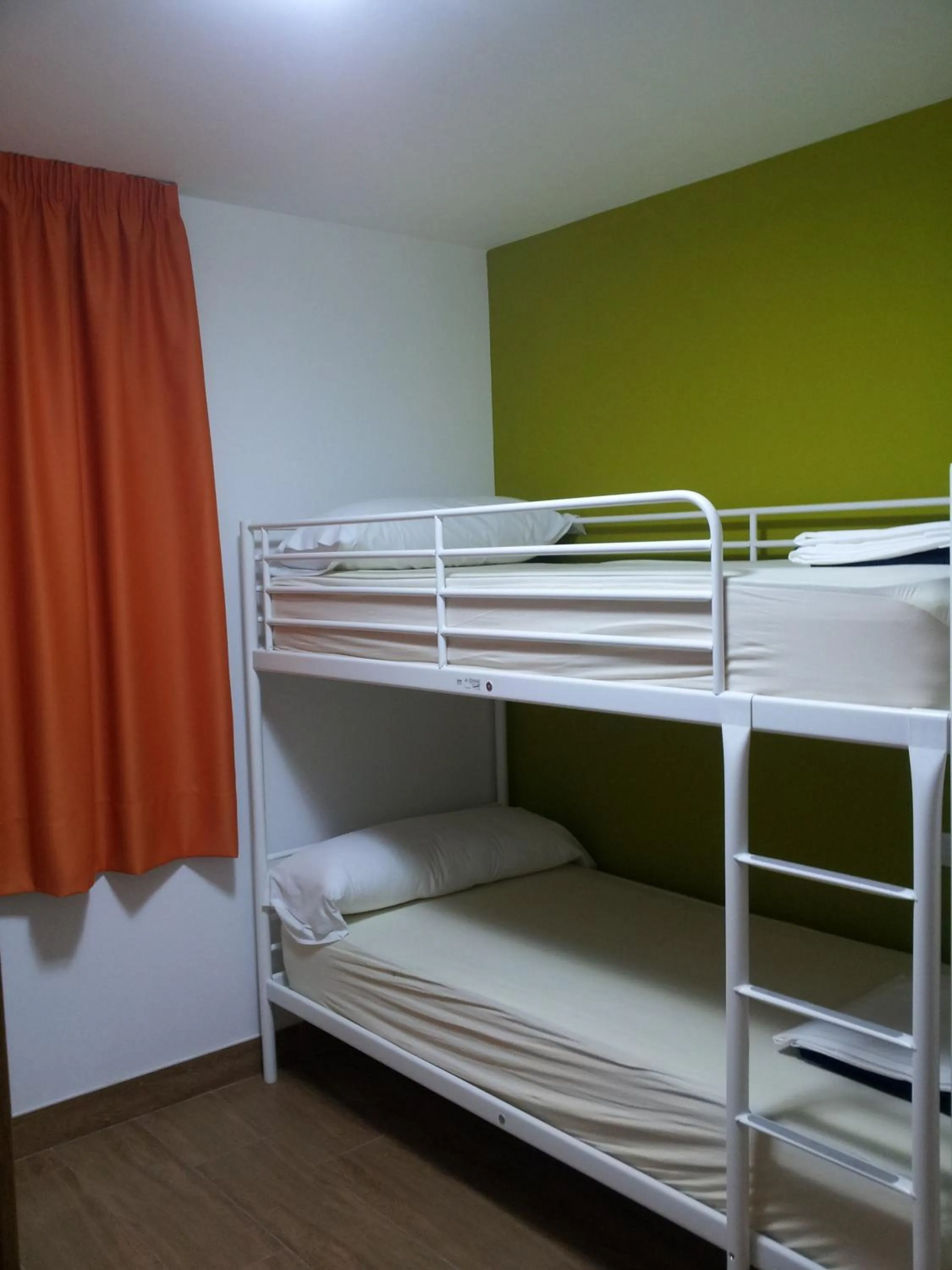 Photo of the whole room in Pensión San Fermín