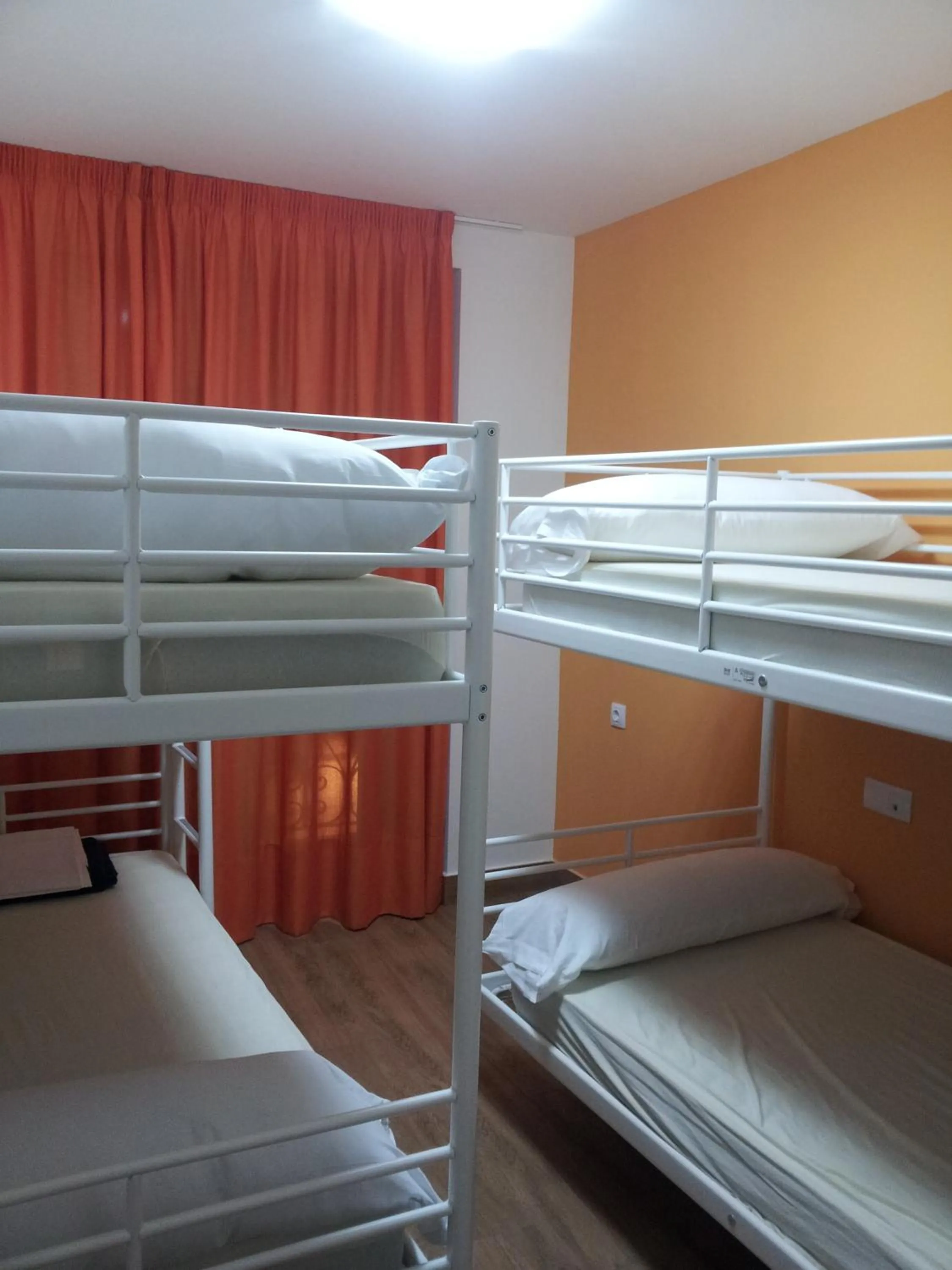 Photo of the whole room in Pensión San Fermín