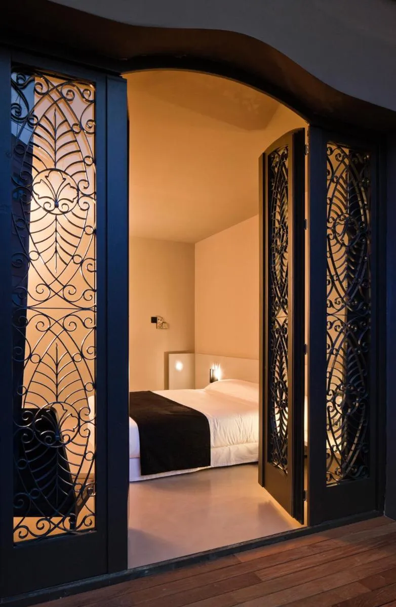 Bedroom, Bed in Caro Hotel