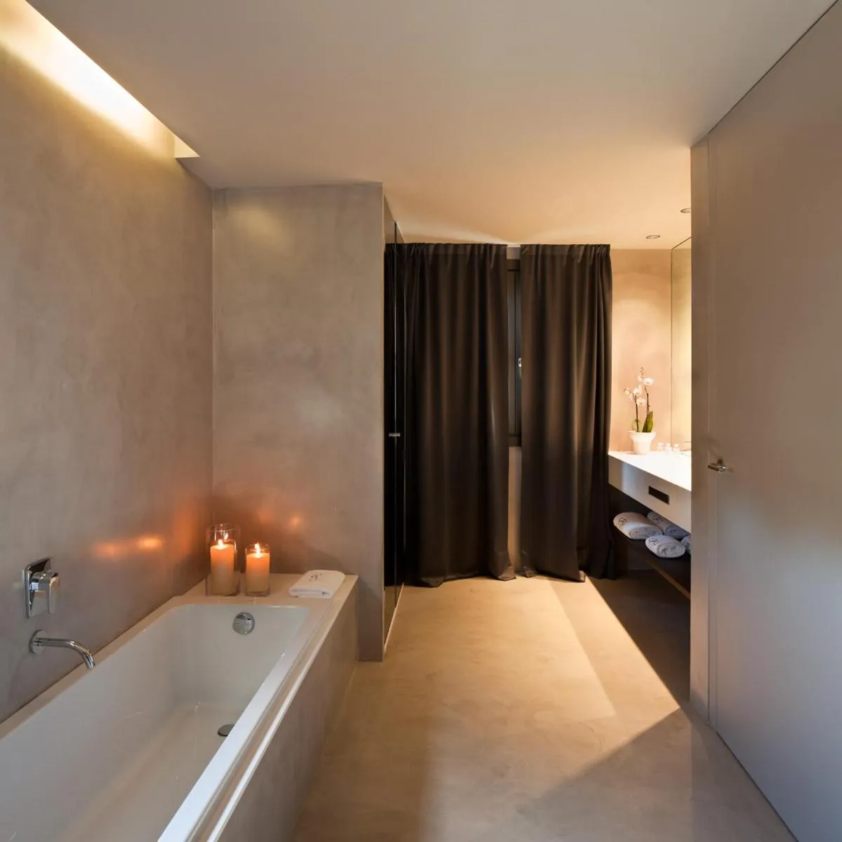 Bathroom, Bed in Caro Hotel