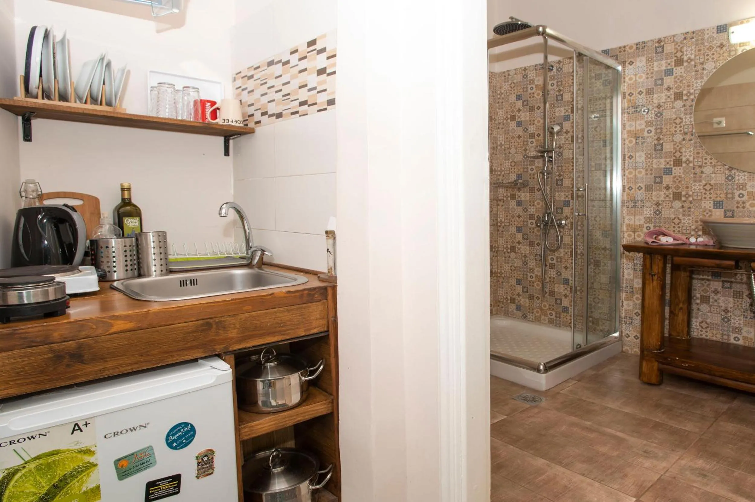 Shower in Kalamata Art Rooms