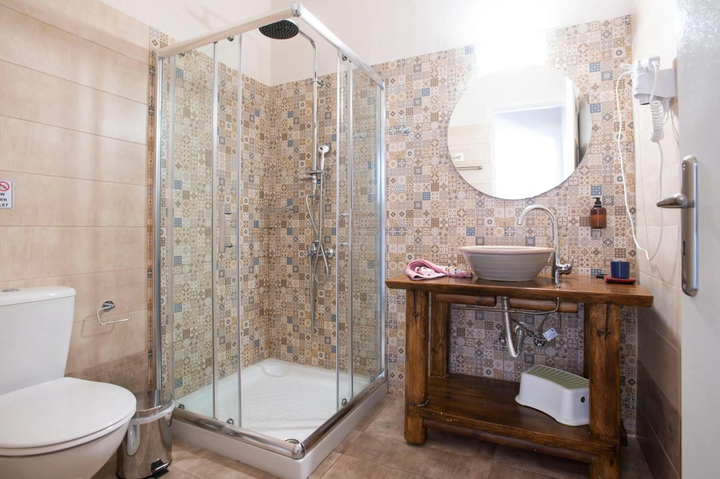 Shower in Kalamata Art Rooms