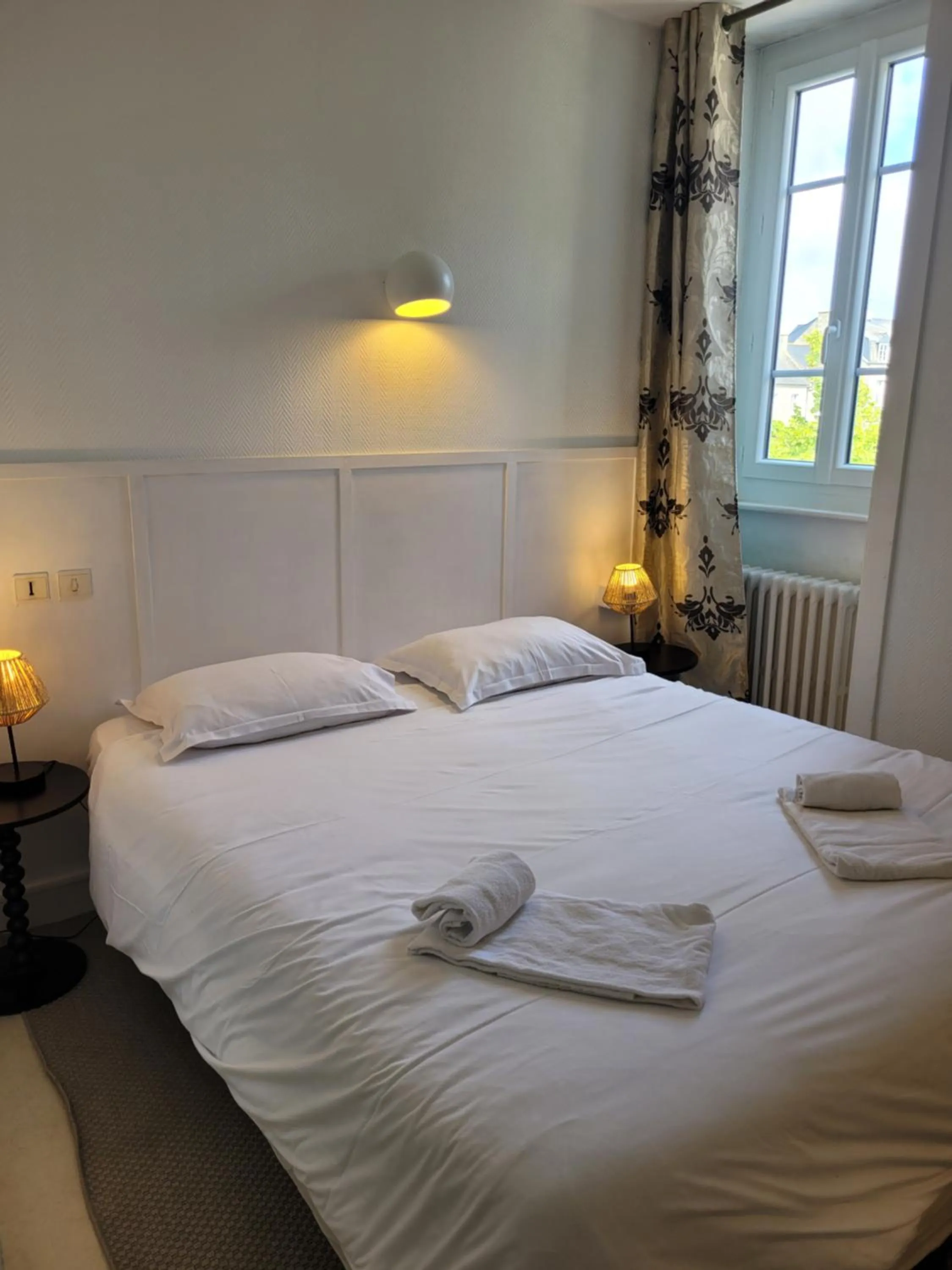 Bed in Hotel Duchesse Anne