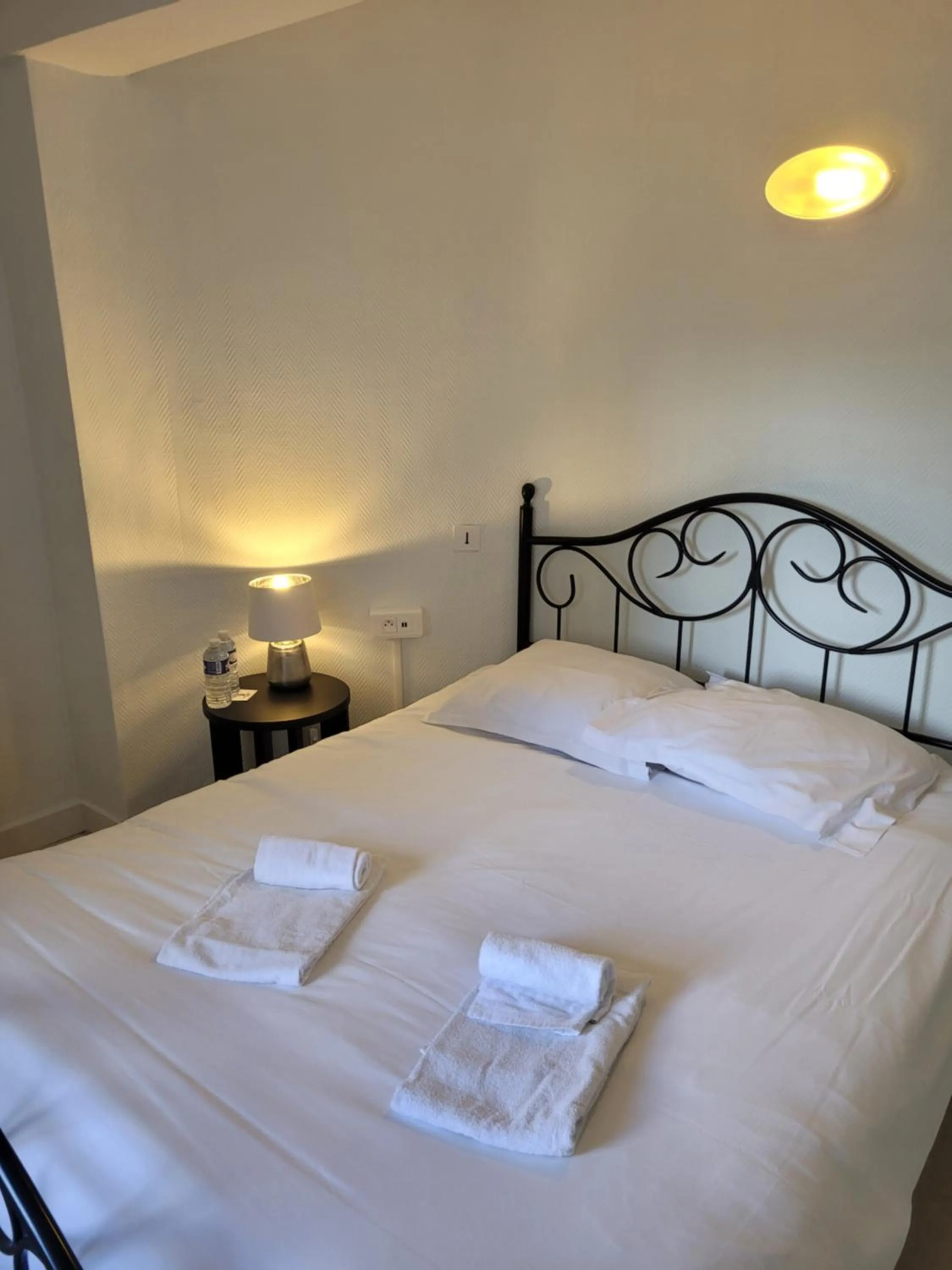 Bed in Hotel Duchesse Anne