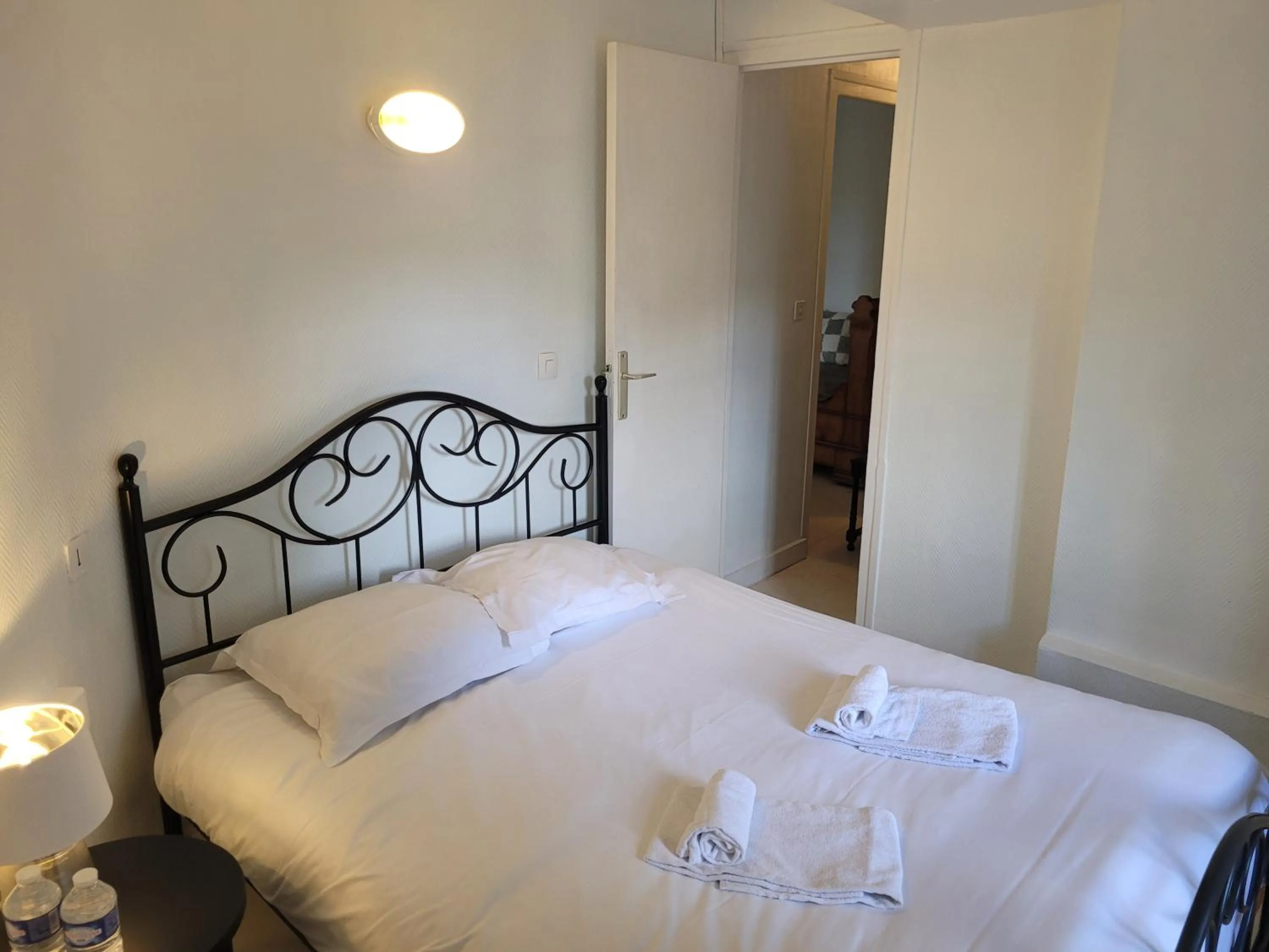 Bed in Hotel Duchesse Anne