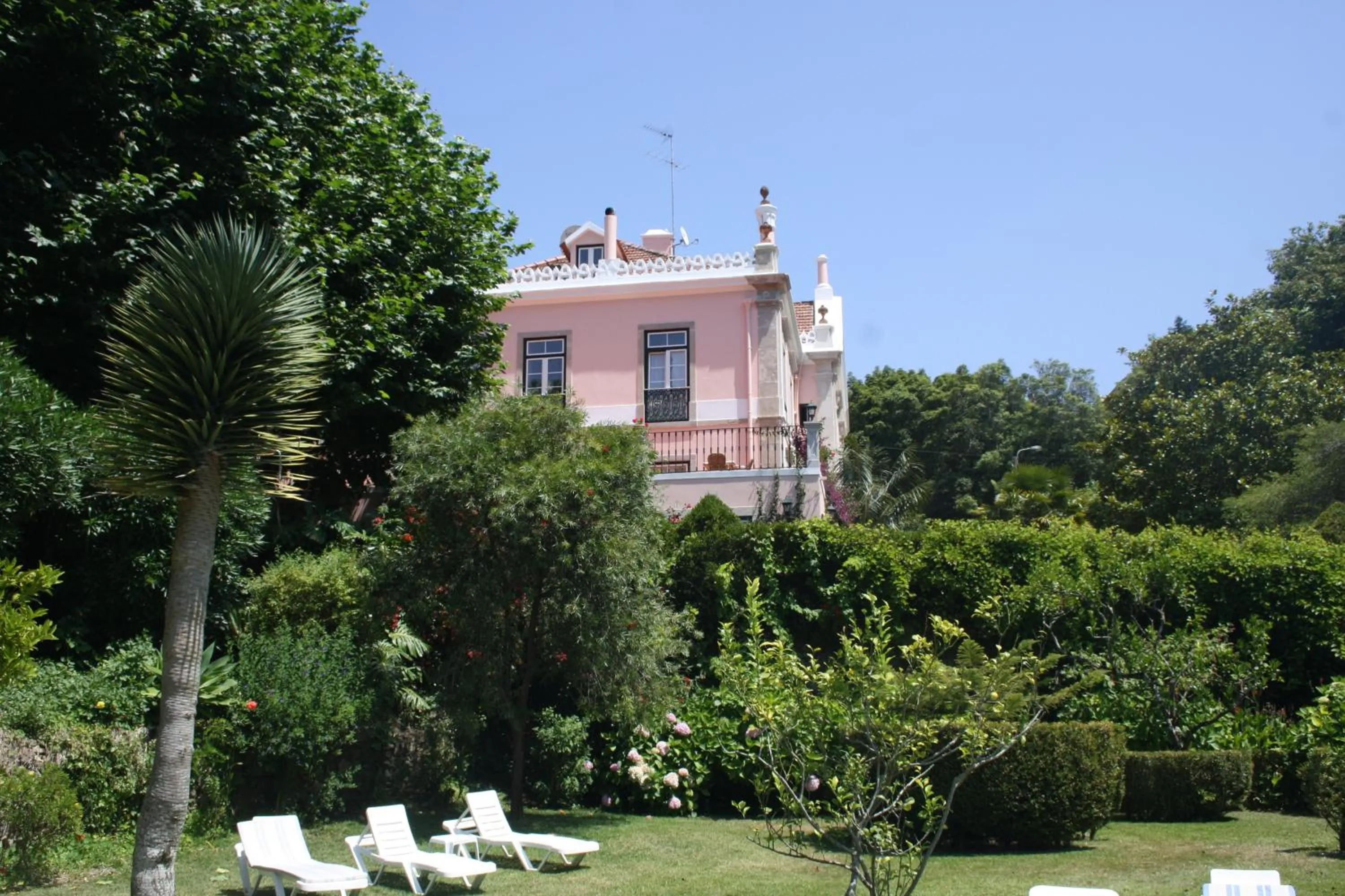 Facade/entrance in Hotel Sintra Jardim