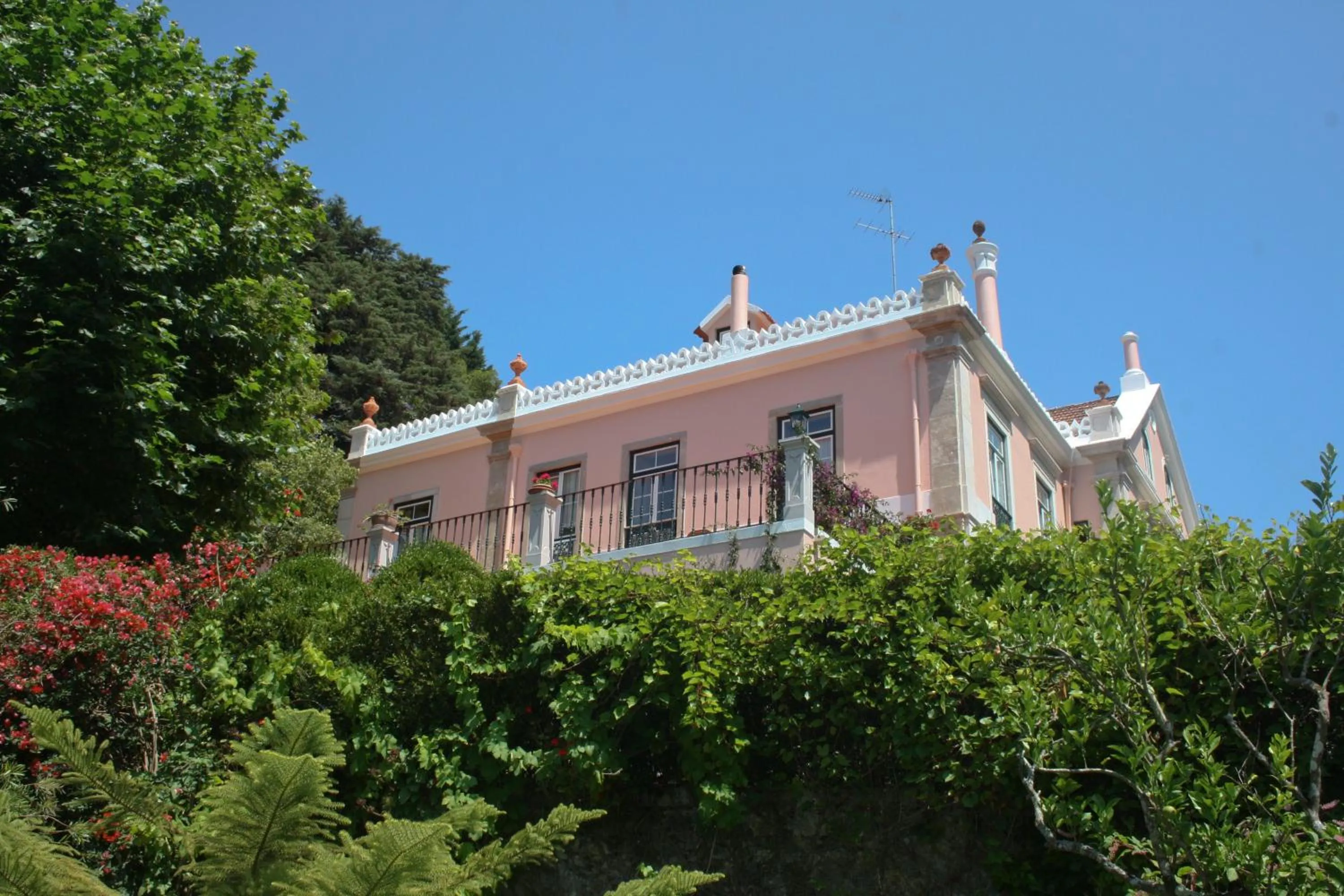 Facade/entrance in Hotel Sintra Jardim