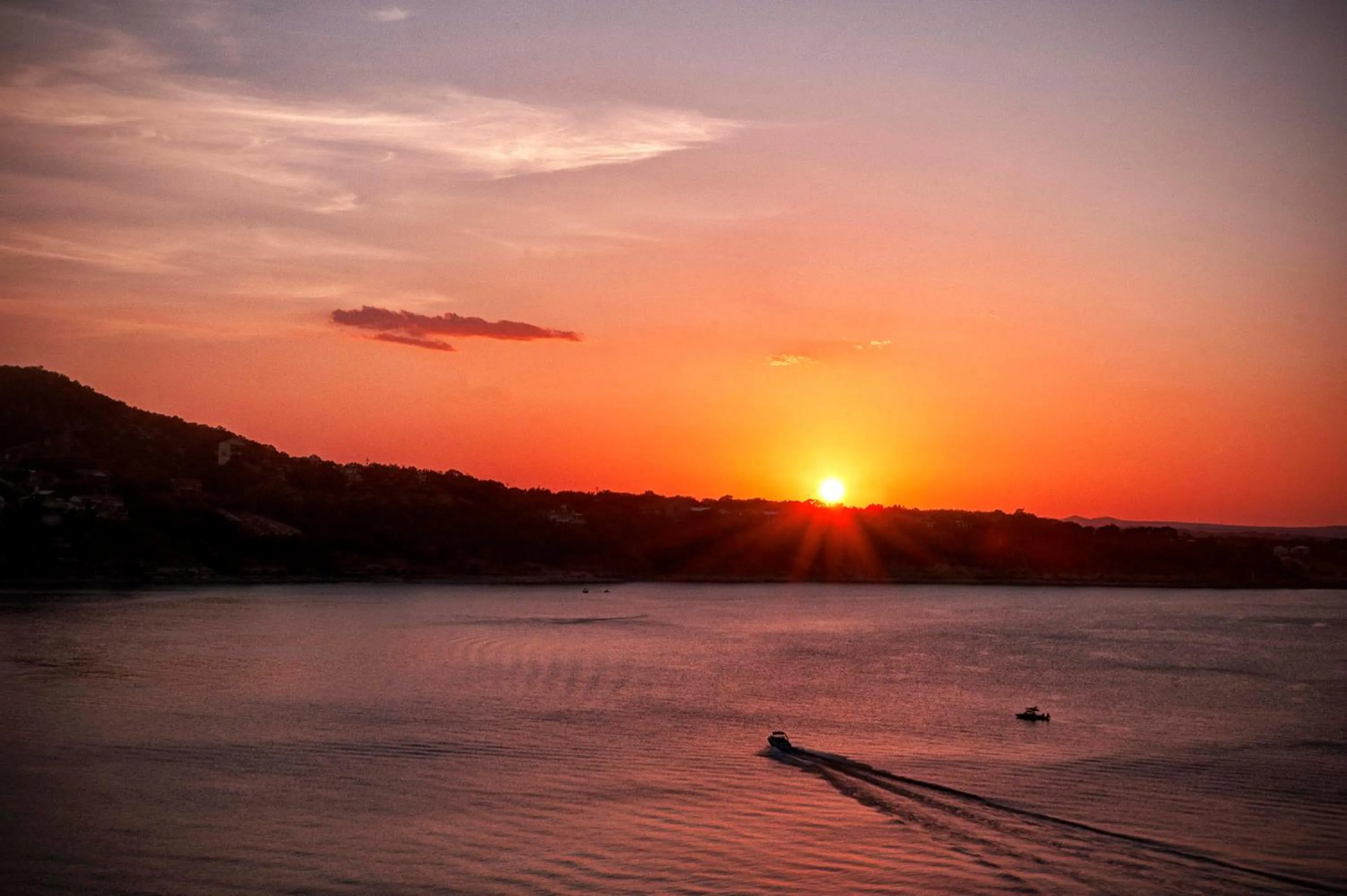 Lake view in Holiday Lodge on Canyon Lake