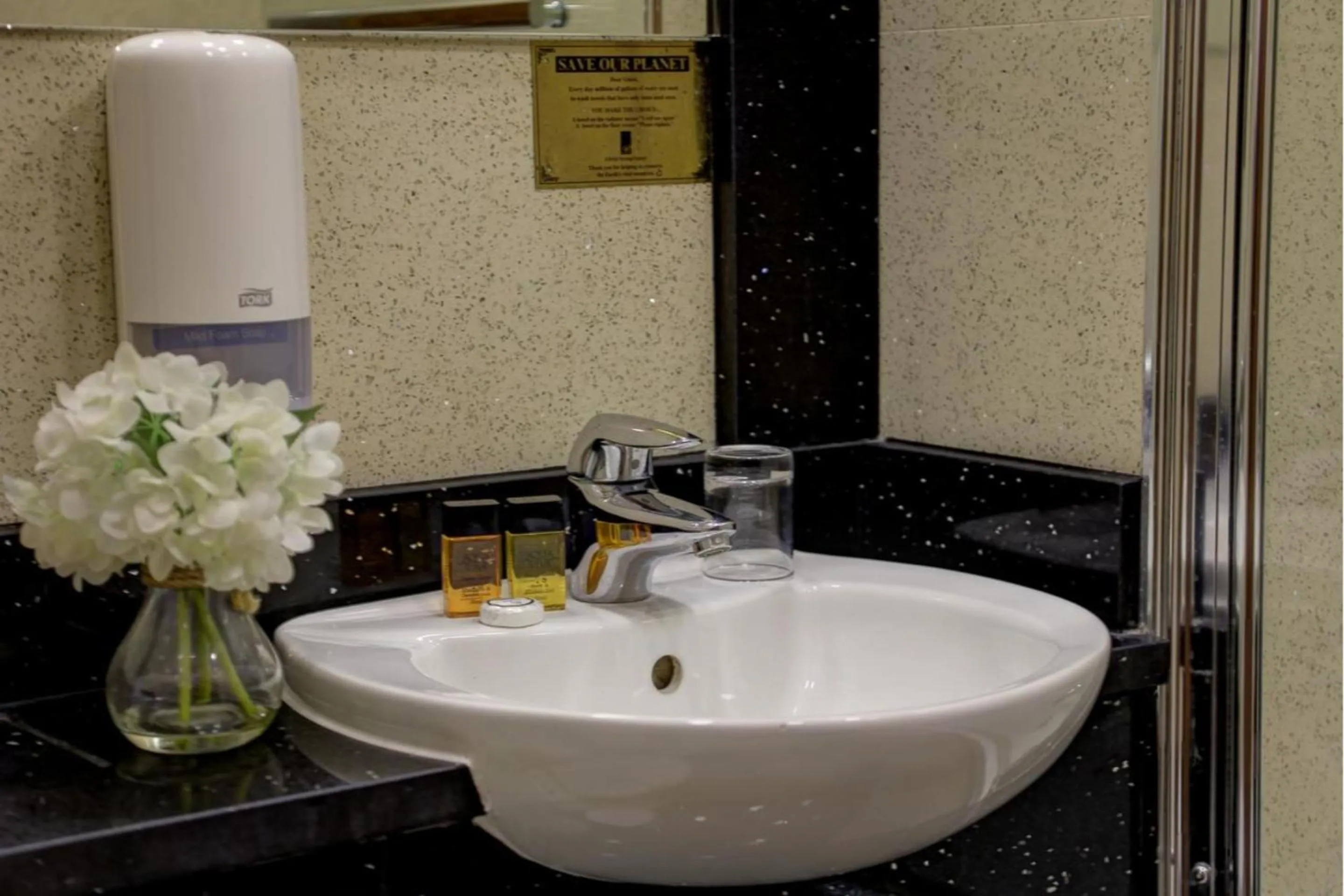 Bathroom in Baylis Park Hotel