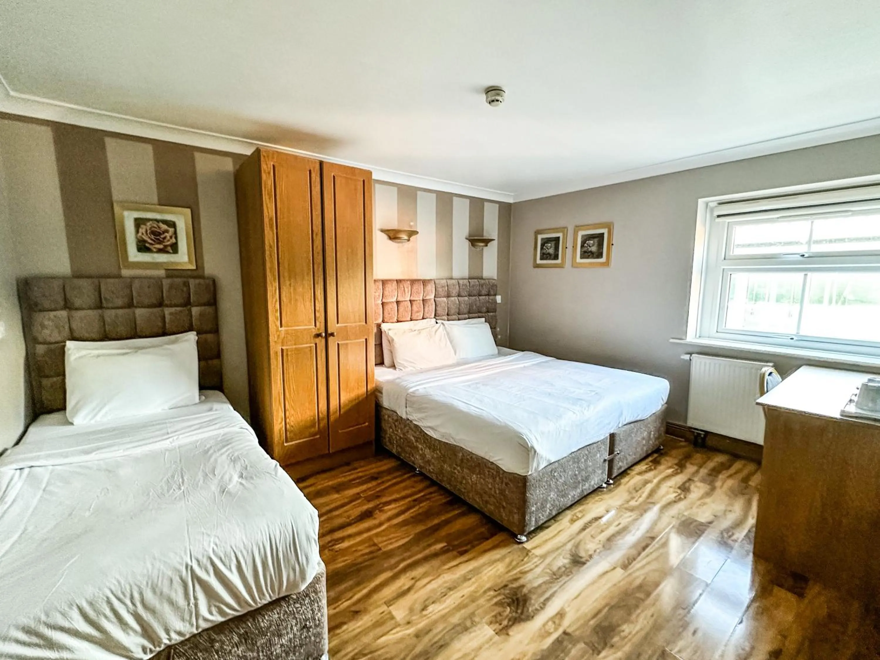 Bed in Baylis Park Hotel