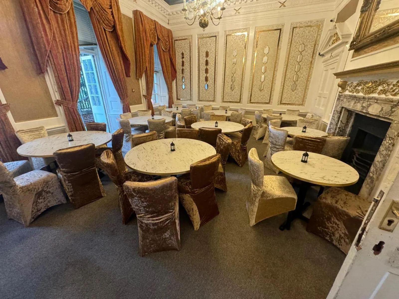 Restaurant/places to eat in Baylis Park Hotel