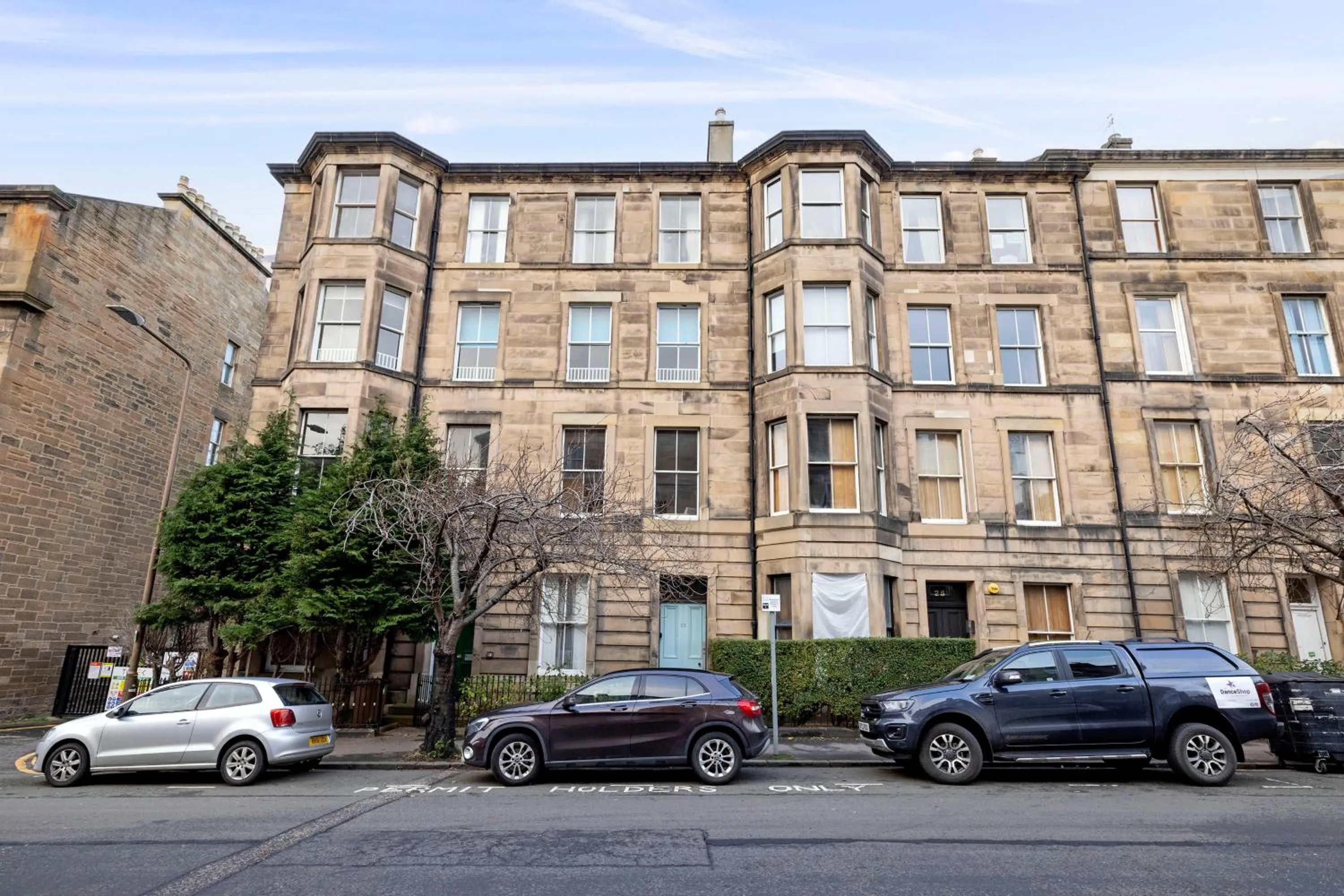 Property building in JOIVY 5 Bedroom Apt near Meadows and George Square