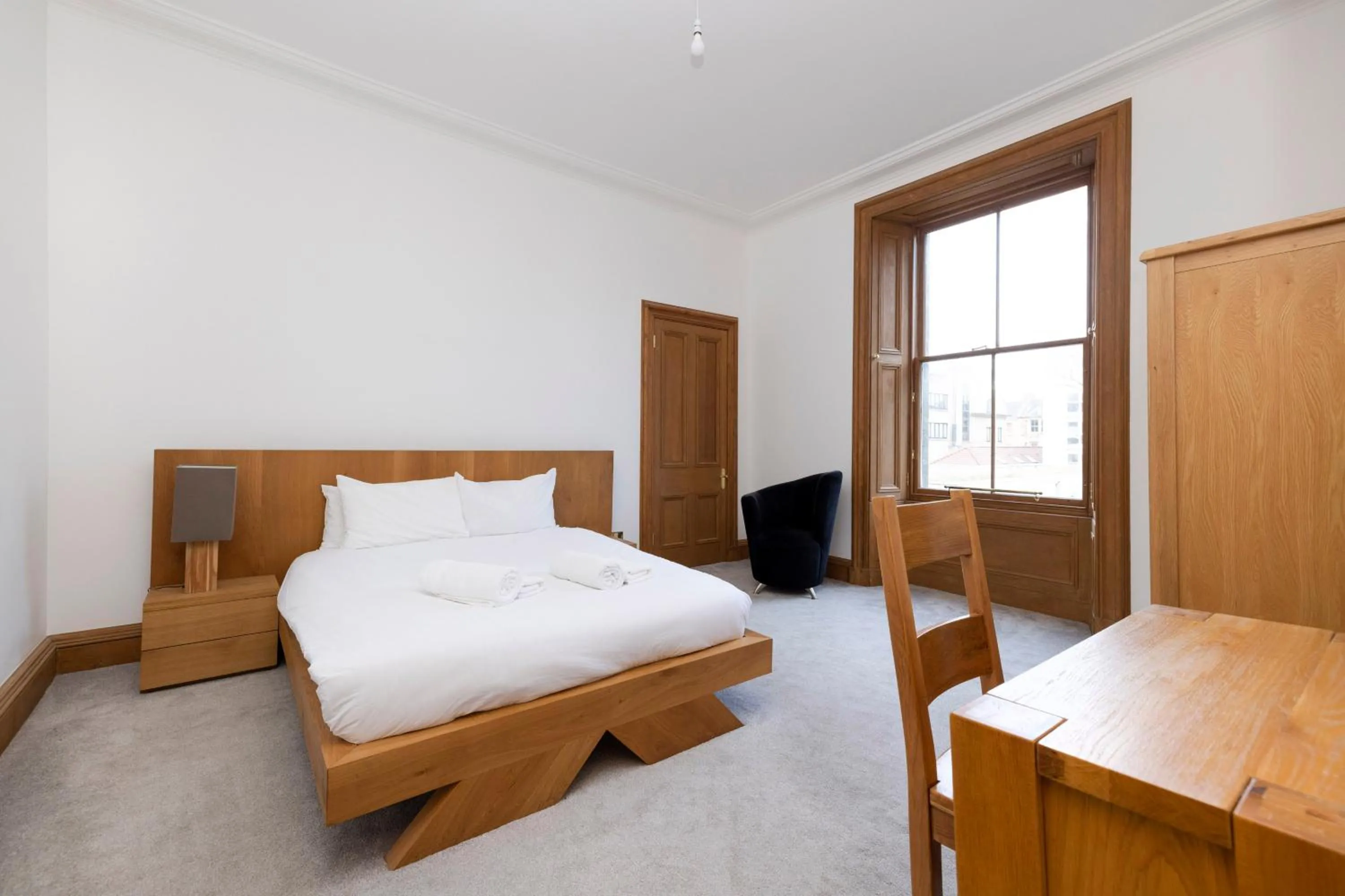 Bed in JOIVY 5 Bedroom Apt near Meadows and George Square