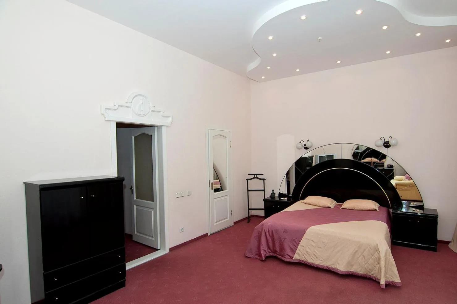 Bed in Astoria Hotel