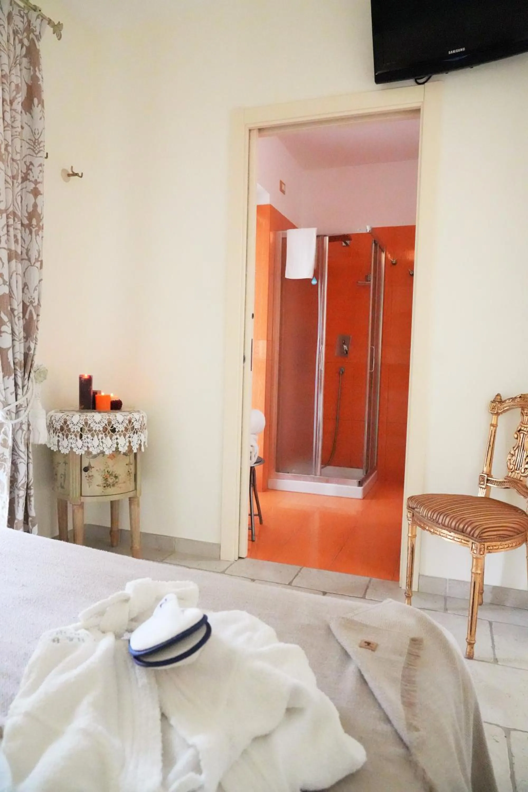 Bed in Bed & Breakfast Al Borgo