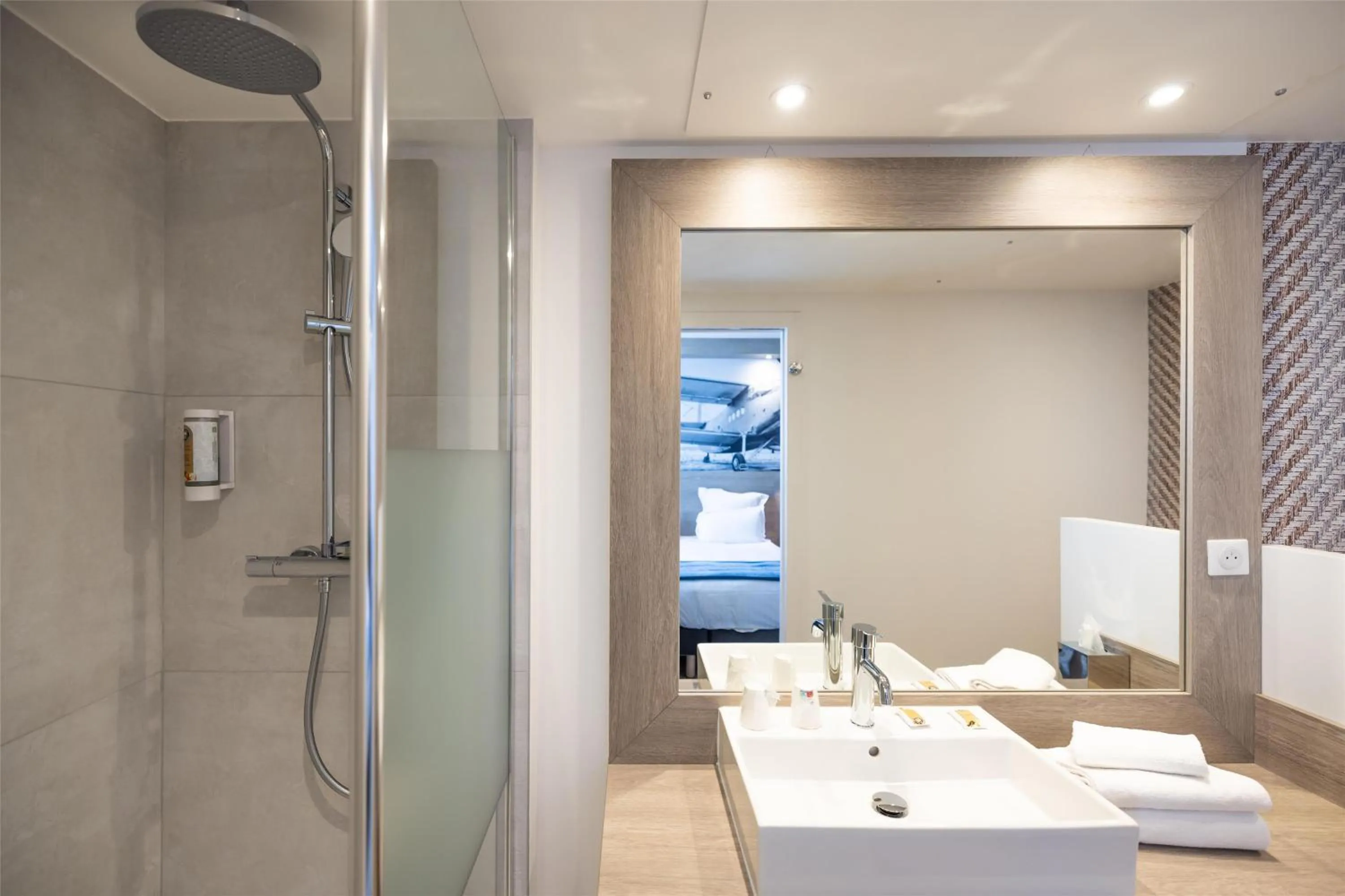 Bathroom in Best Western Saint Exupéry Eysines - Bordeaux Ouest