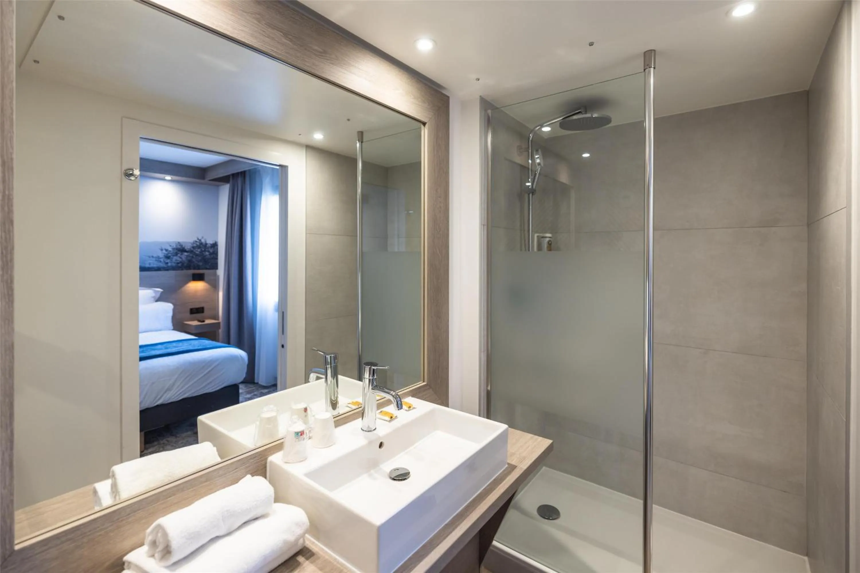 Bathroom in Best Western Saint Exupéry Eysines - Bordeaux Ouest