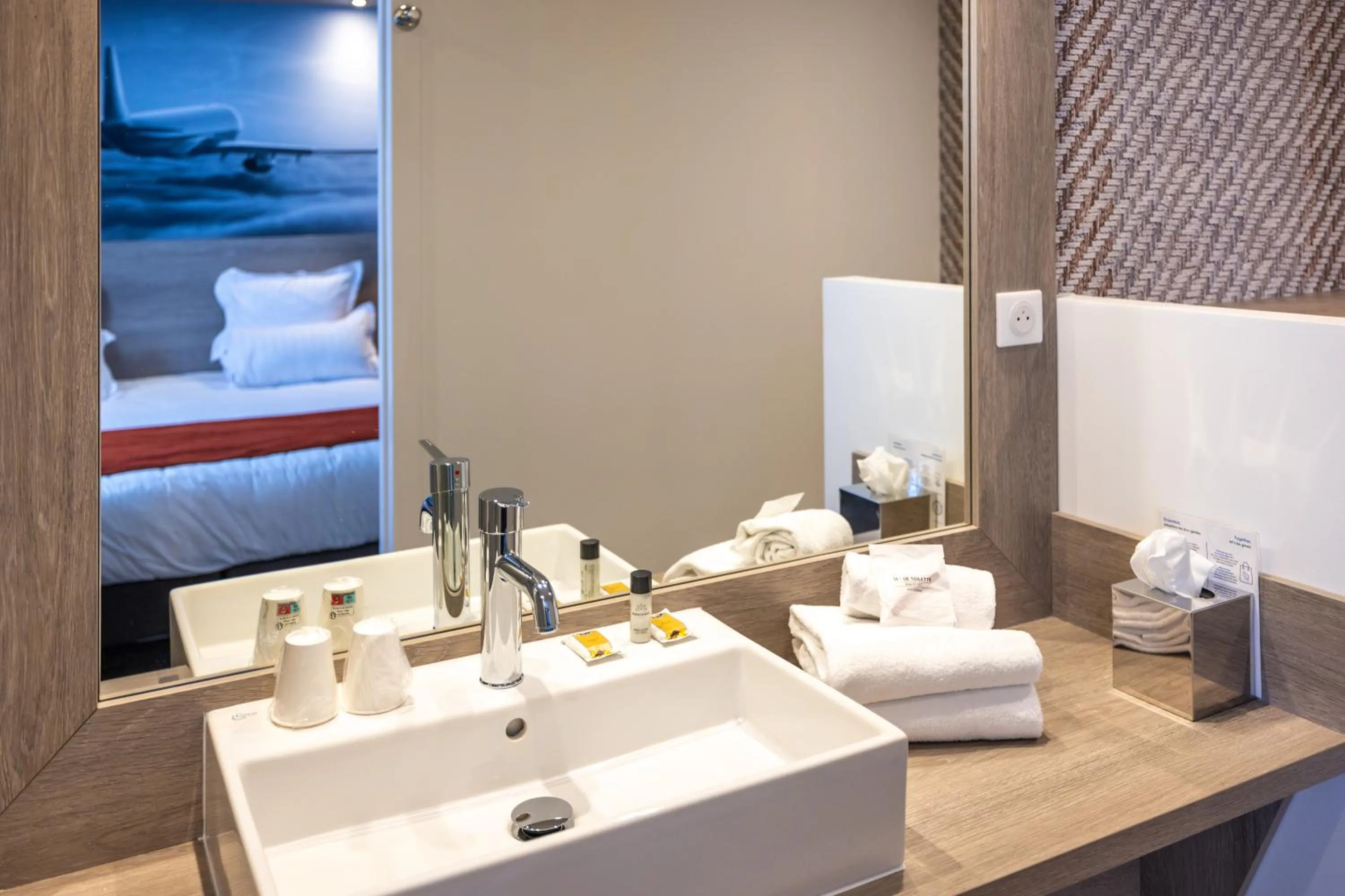 Bed in Best Western Saint Exupéry Eysines - Bordeaux Ouest