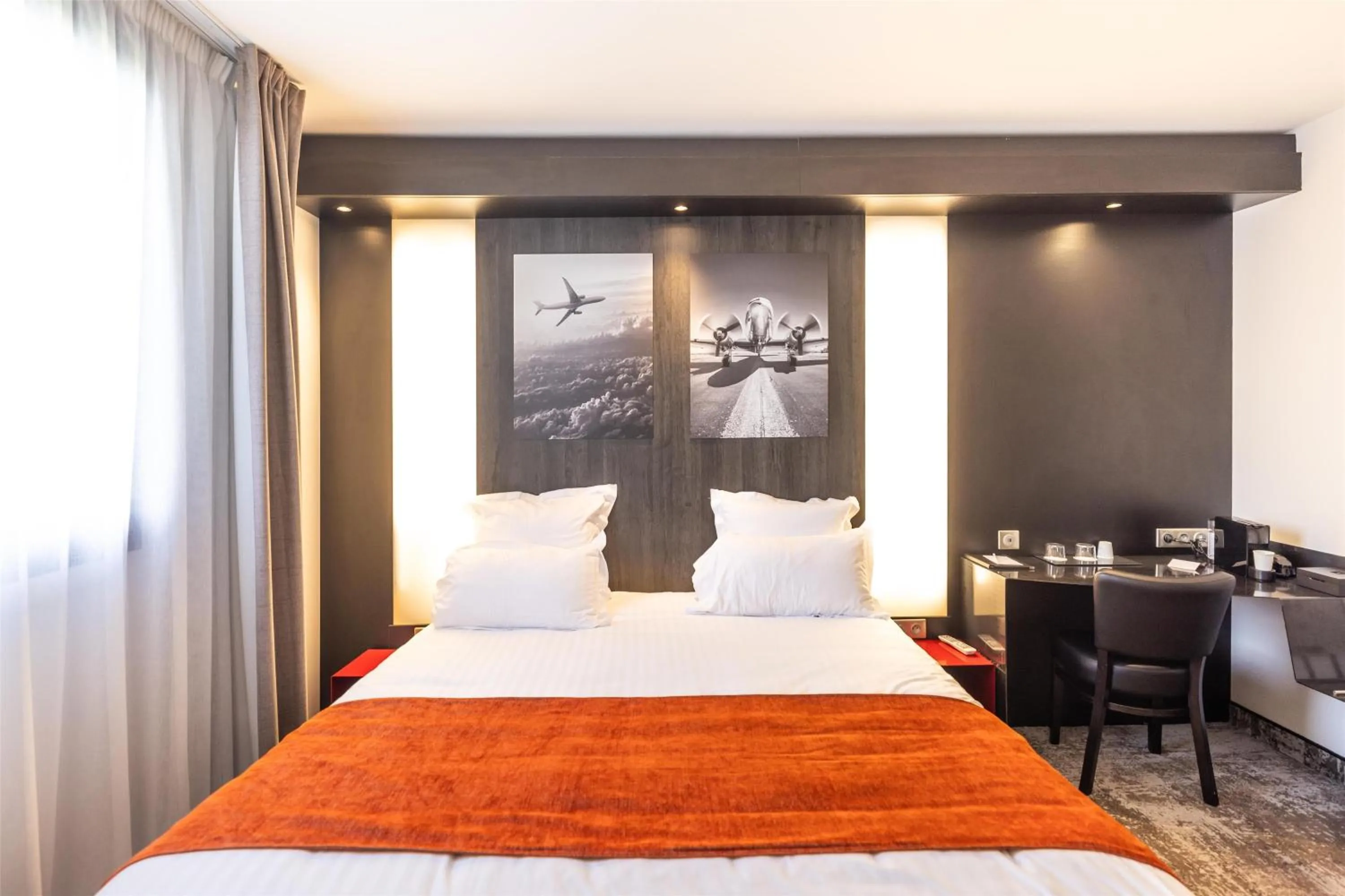 Bedroom, Bed in Best Western Saint Exupéry Eysines - Bordeaux Ouest