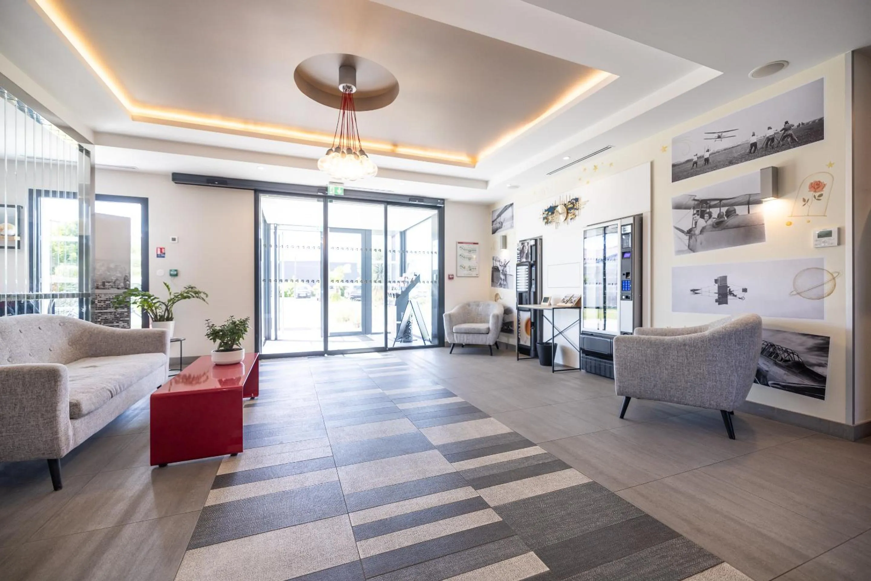 Lobby or reception in Best Western Saint Exupéry Eysines - Bordeaux Ouest