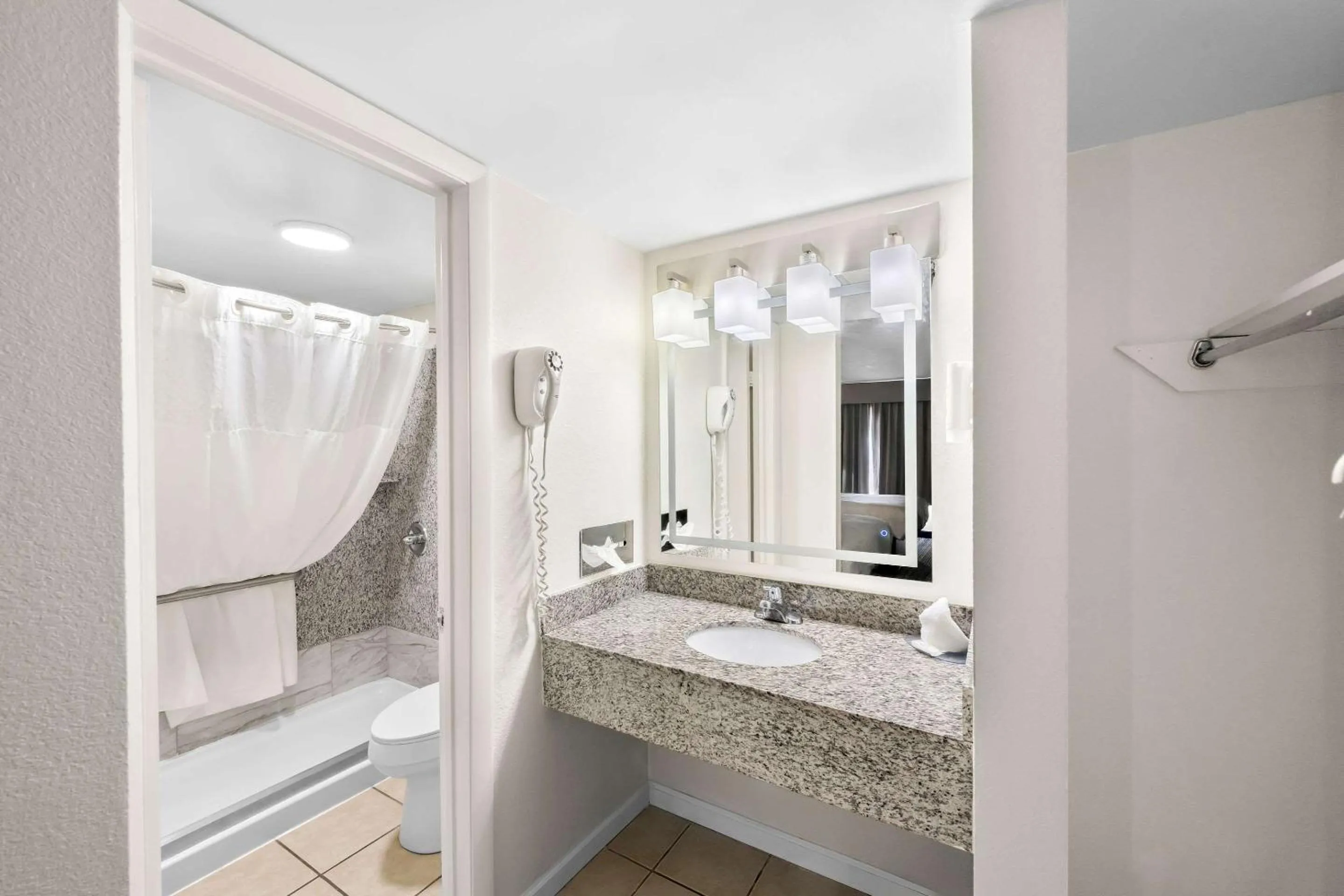 Bedroom, Bed in Quality Inn