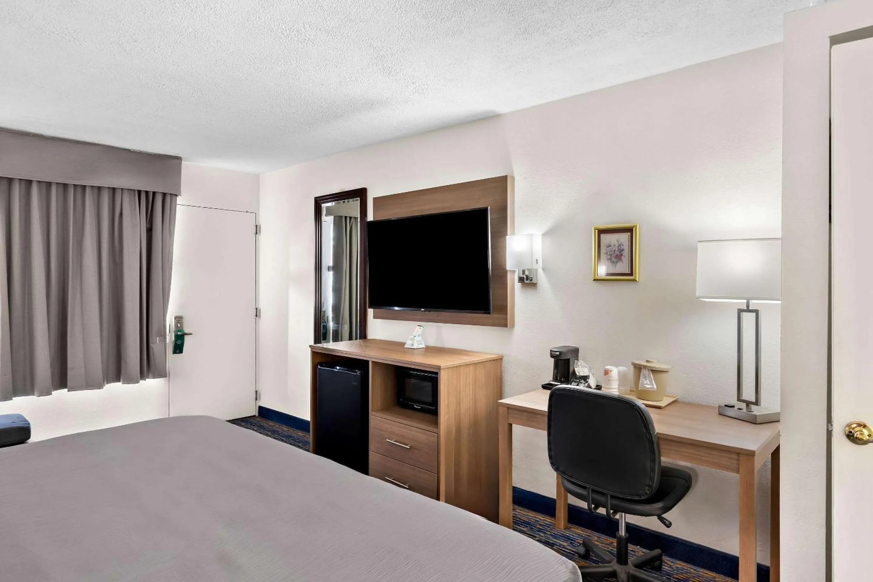 Bedroom, Bed in Quality Inn