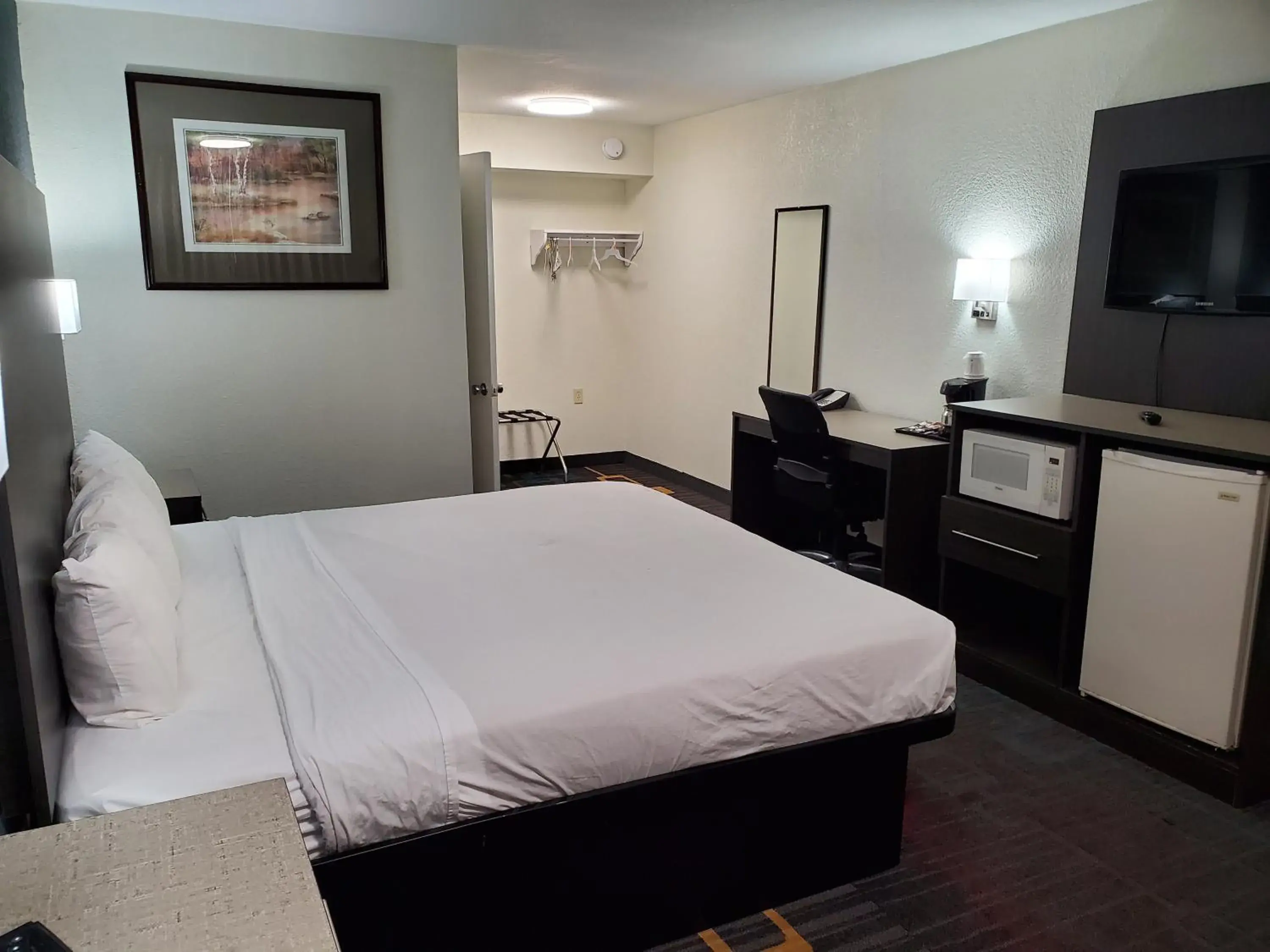 King Room - Disability Access/Non-Smoking in Days Inn by Wyndham Lawton King Room - Disability Access/Non-Smoking in Days Inn by Wyndham Lawton