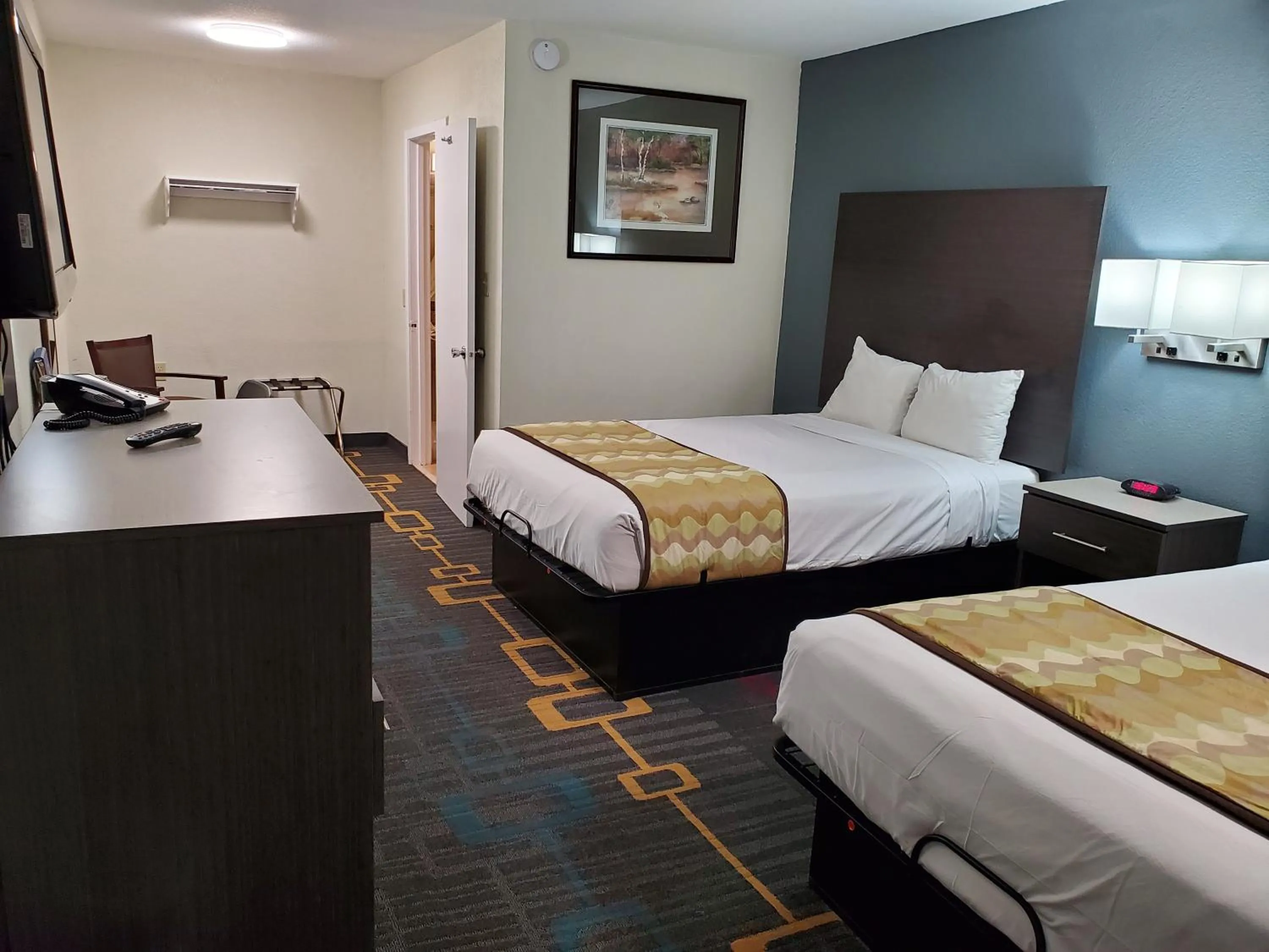 Bed in Days Inn by Wyndham Lawton