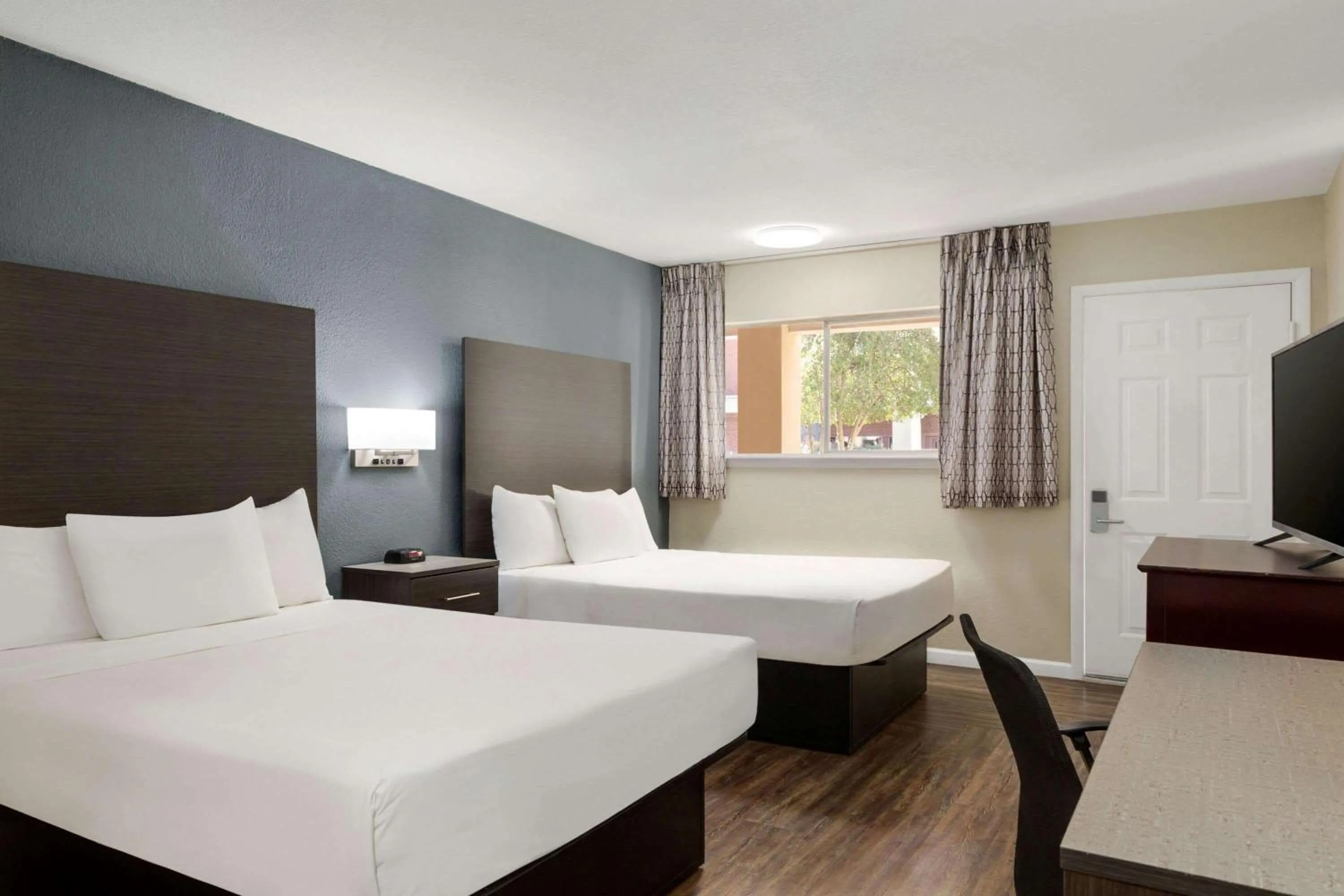 Photo of the whole room, Bed in Days Inn by Wyndham Lawton