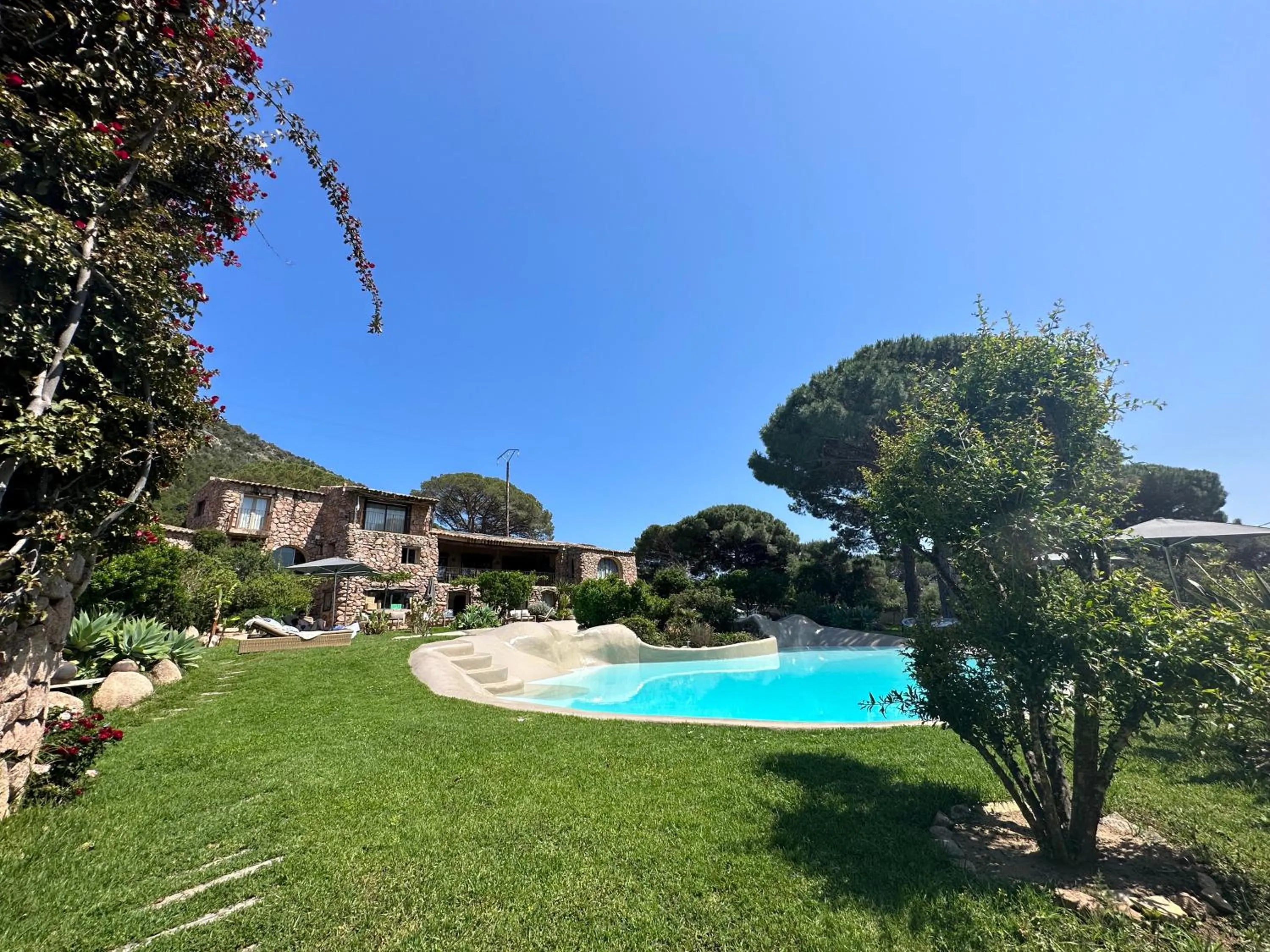 Property building in Hôtel Ambassador Palombaggia