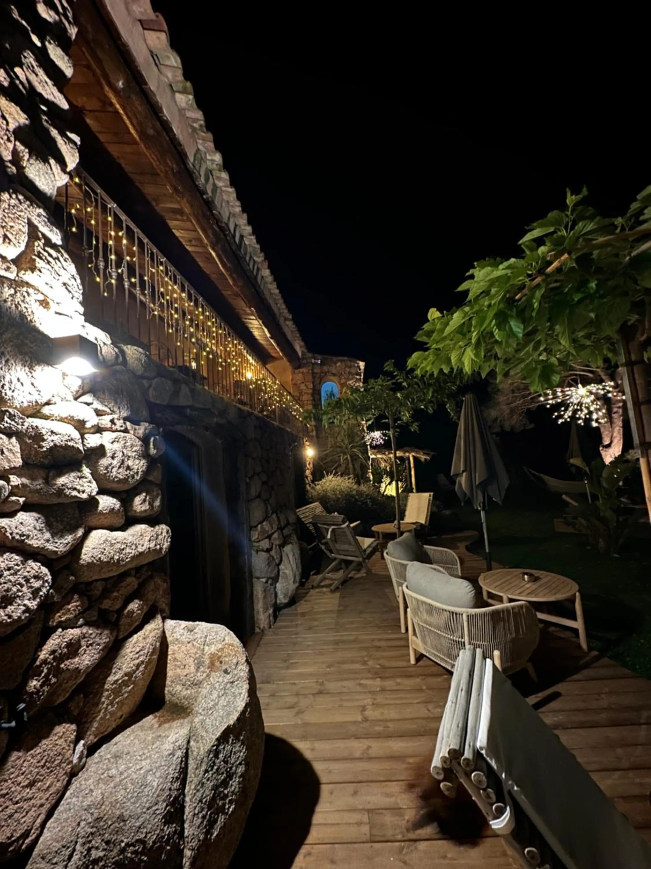 Patio in Hôtel Ambassador Palombaggia