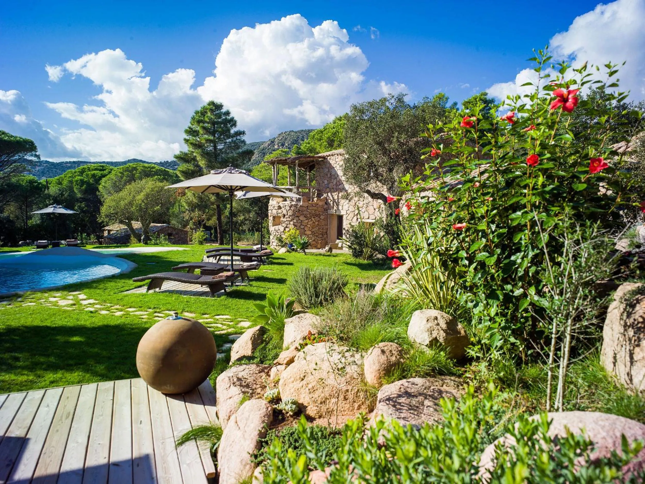 Garden in Hôtel Ambassador Palombaggia