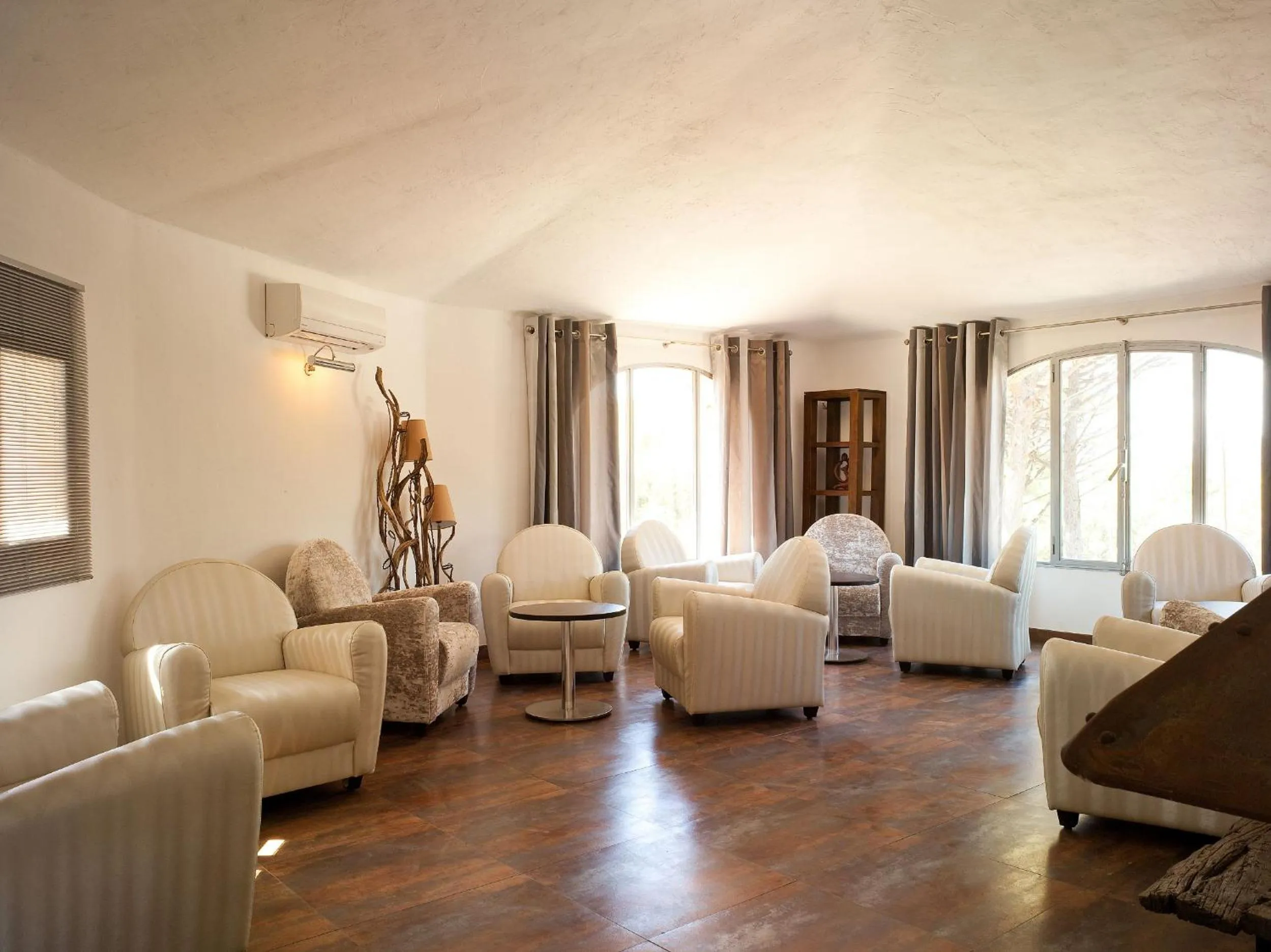 Lounge or bar in Hôtel Ambassador Palombaggia