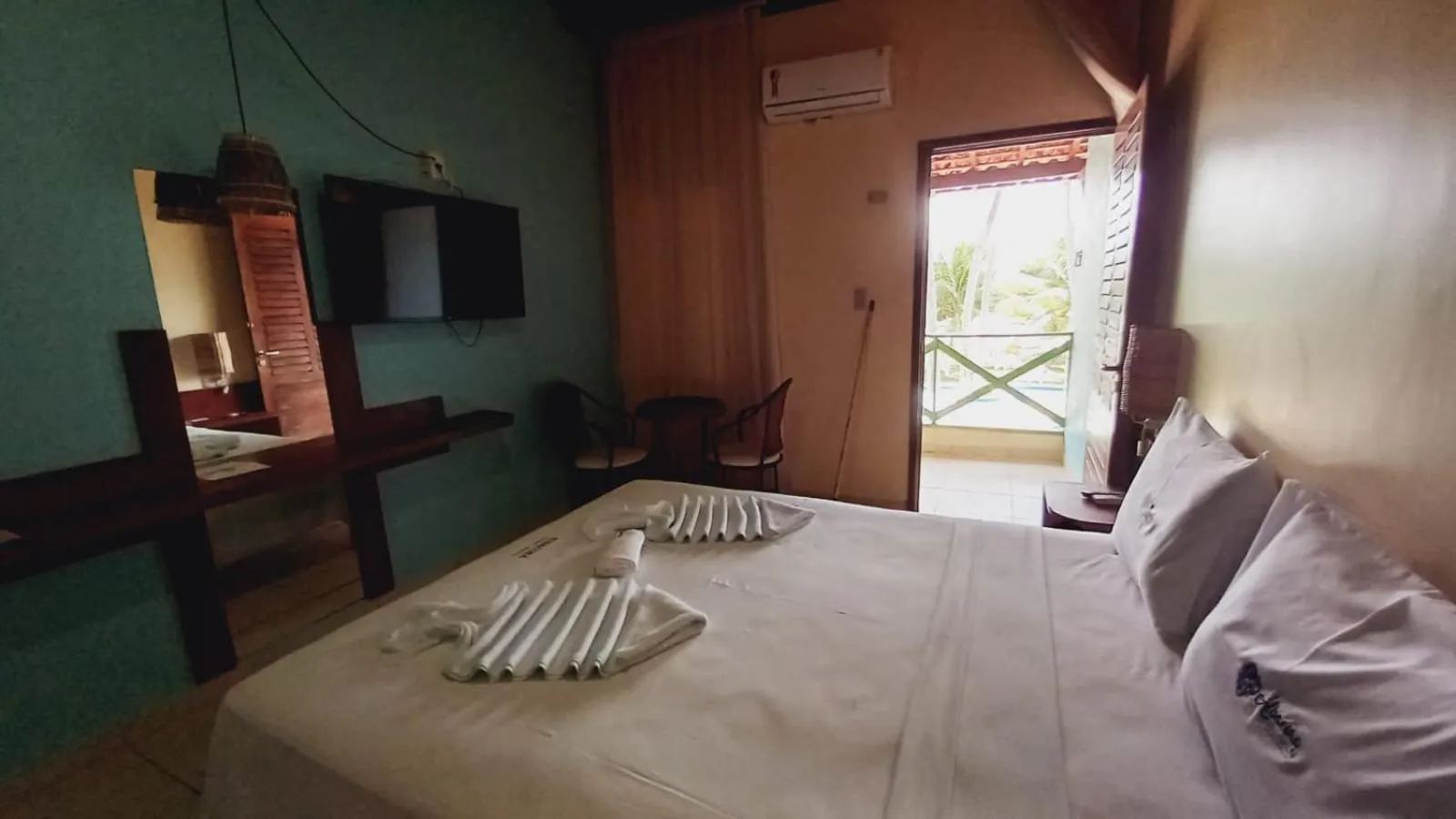 Photo of the whole room, Bed in Albacora Praia Hotel