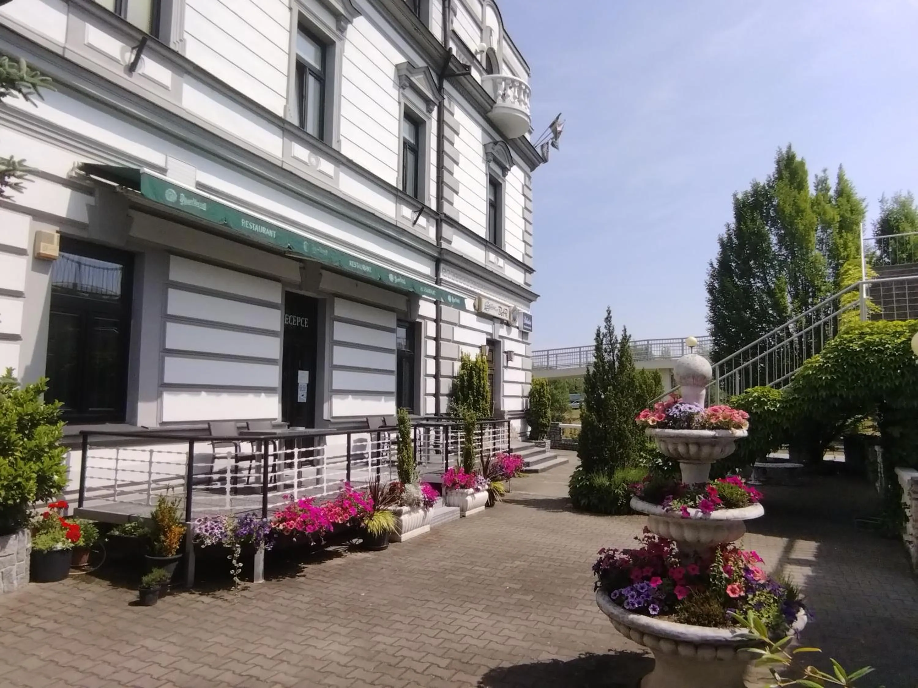 Property building in Hotel Cade