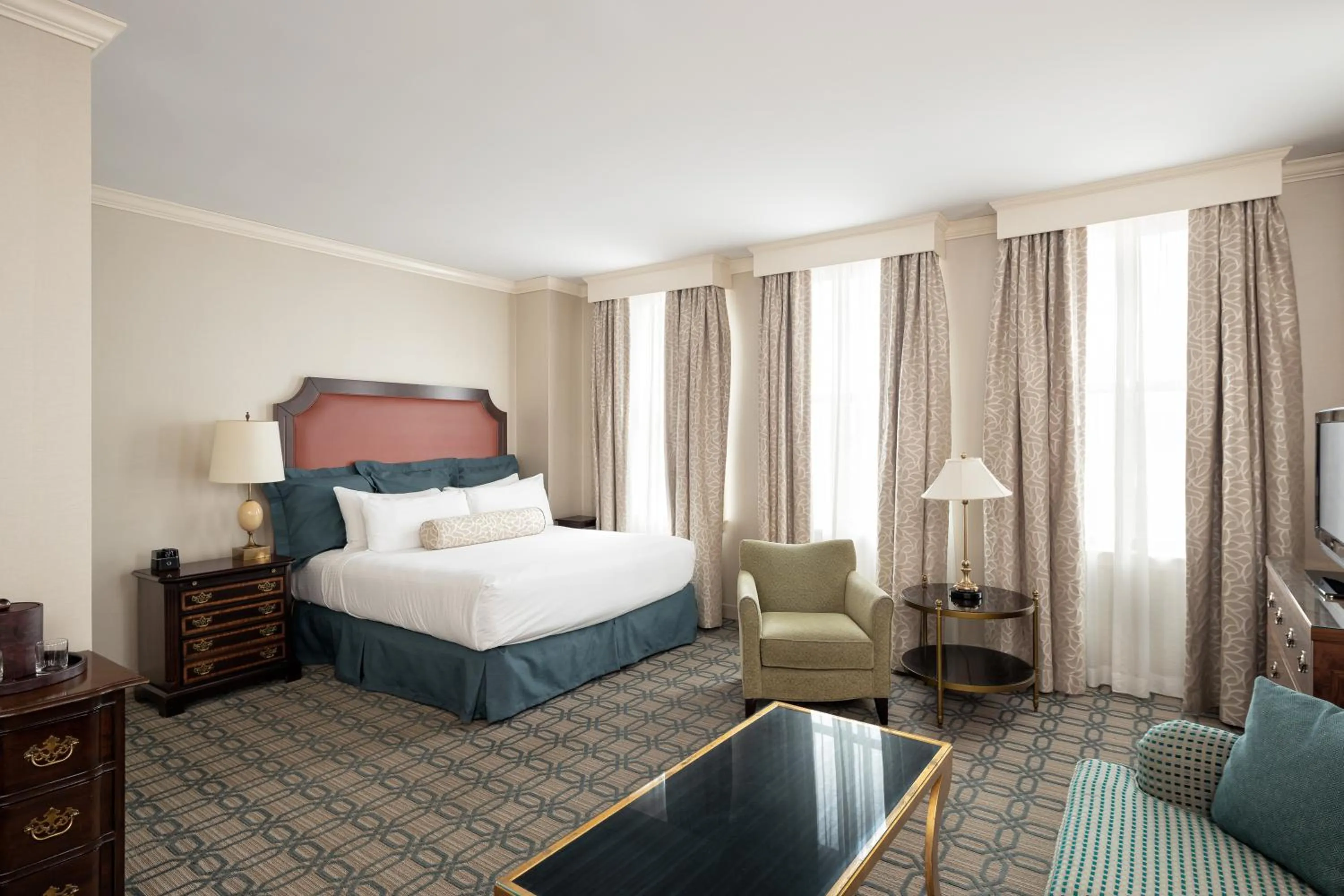 Bedroom, Bed in The Berkeley Hotel