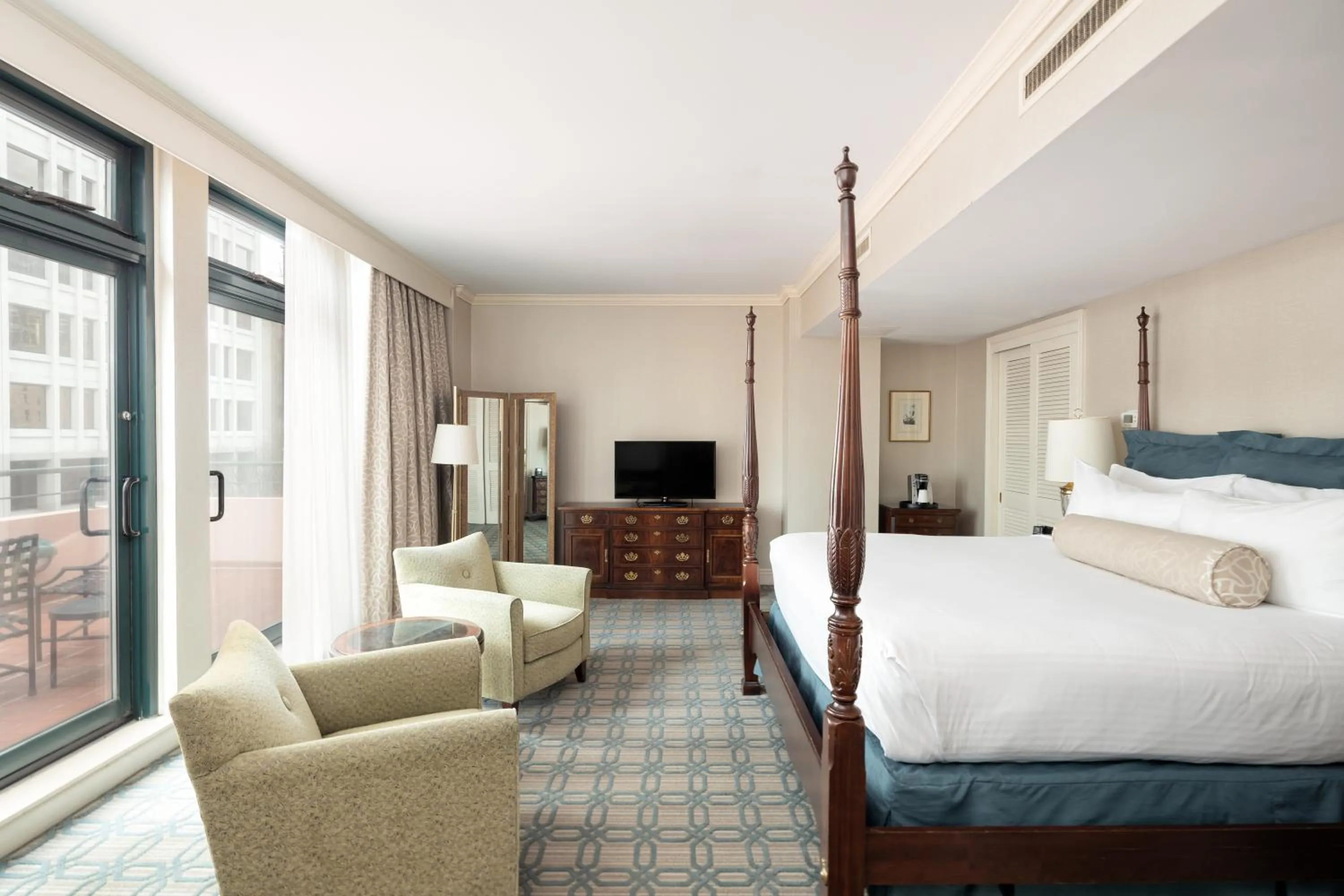 Bedroom, Bed in The Berkeley Hotel