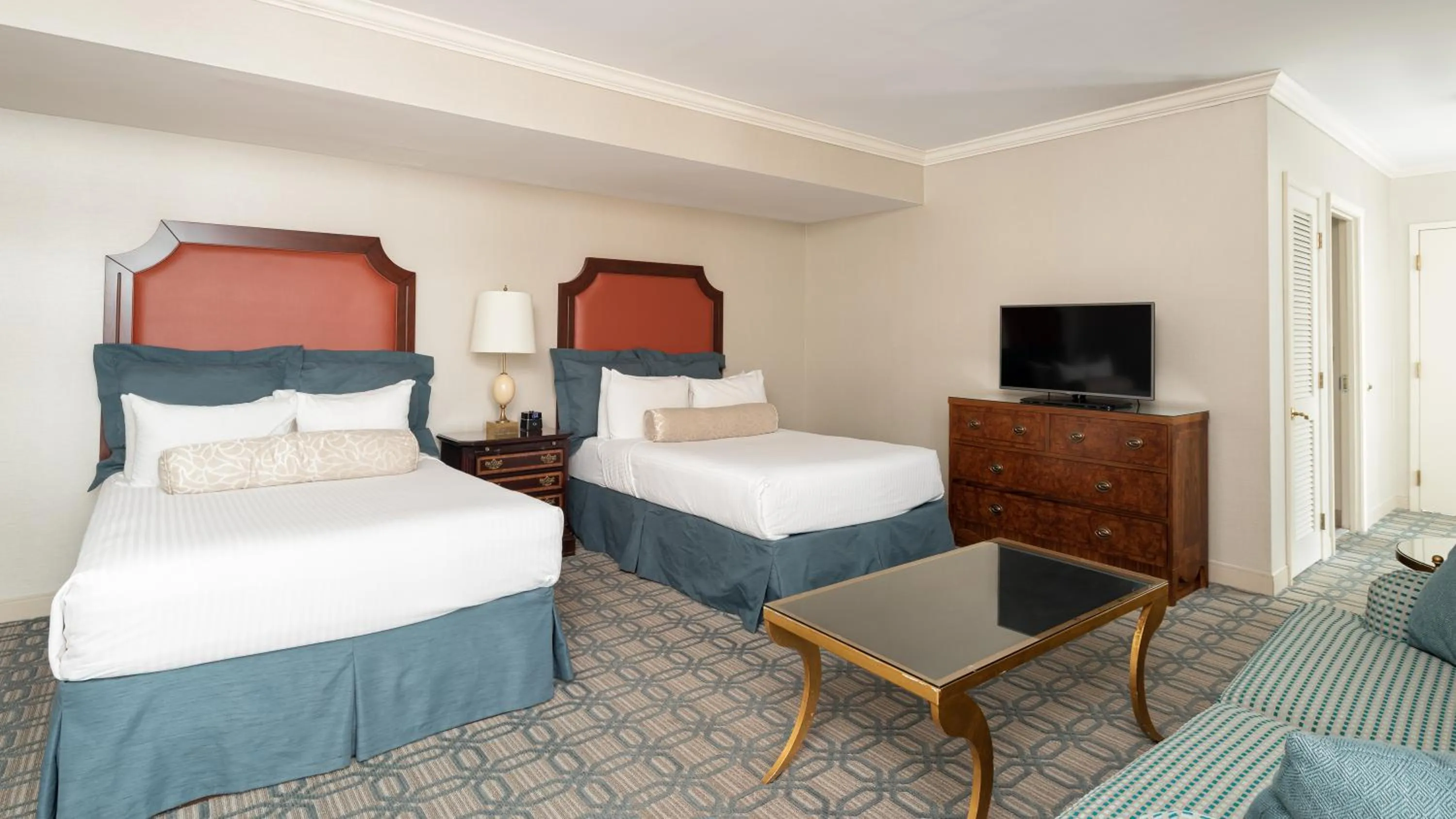 Bedroom, Bed in The Berkeley Hotel