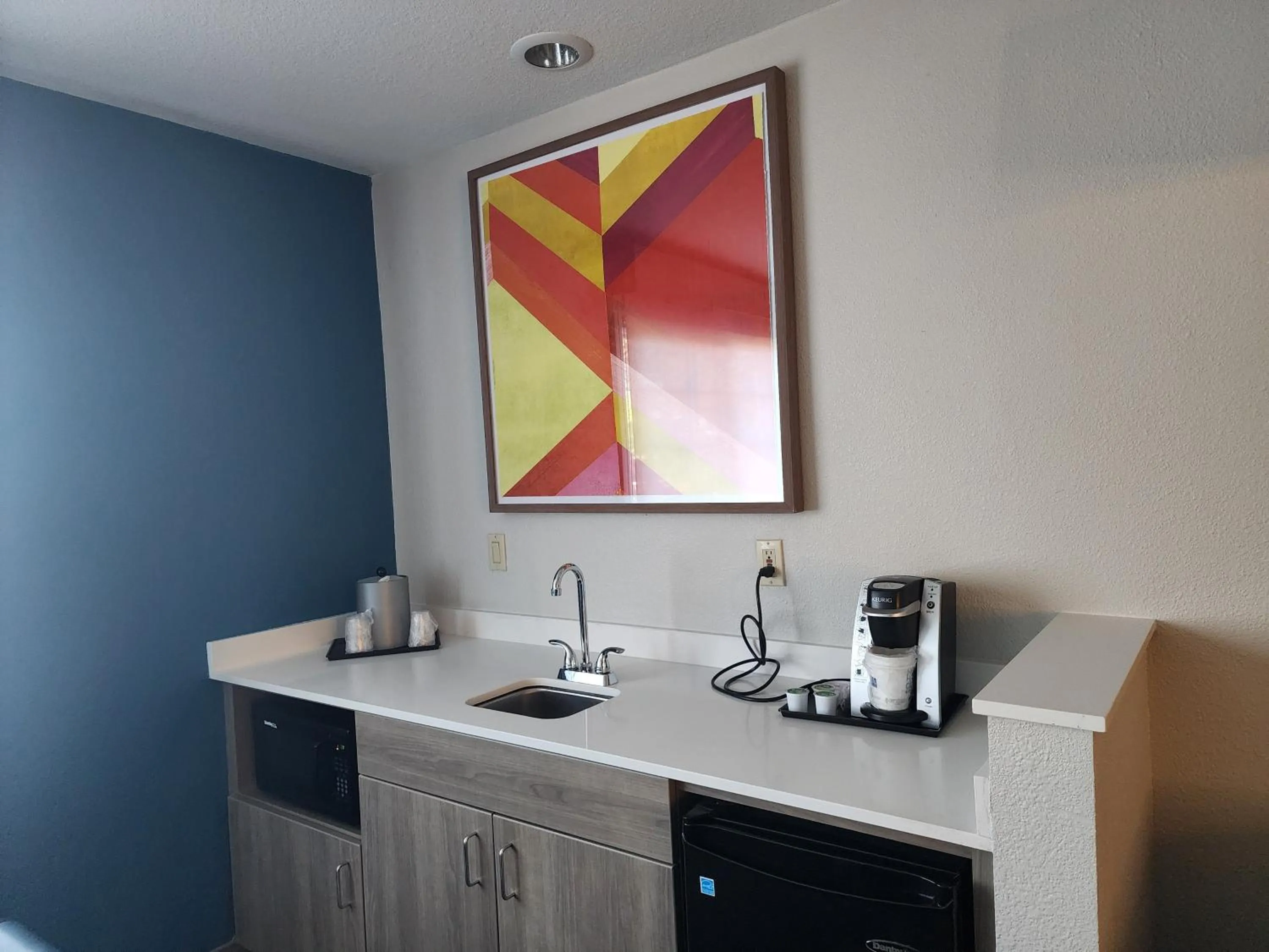 Photo of the whole room in Holiday Inn Express Portland East - Columbia Gorge by IHG