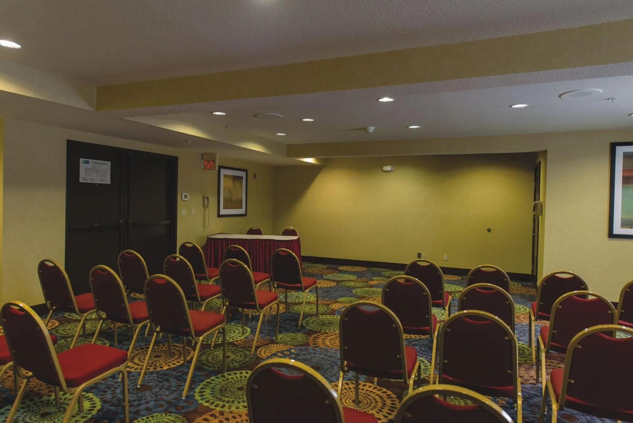 Meeting/conference room in Holiday Inn Express Portland East - Columbia Gorge by IHG