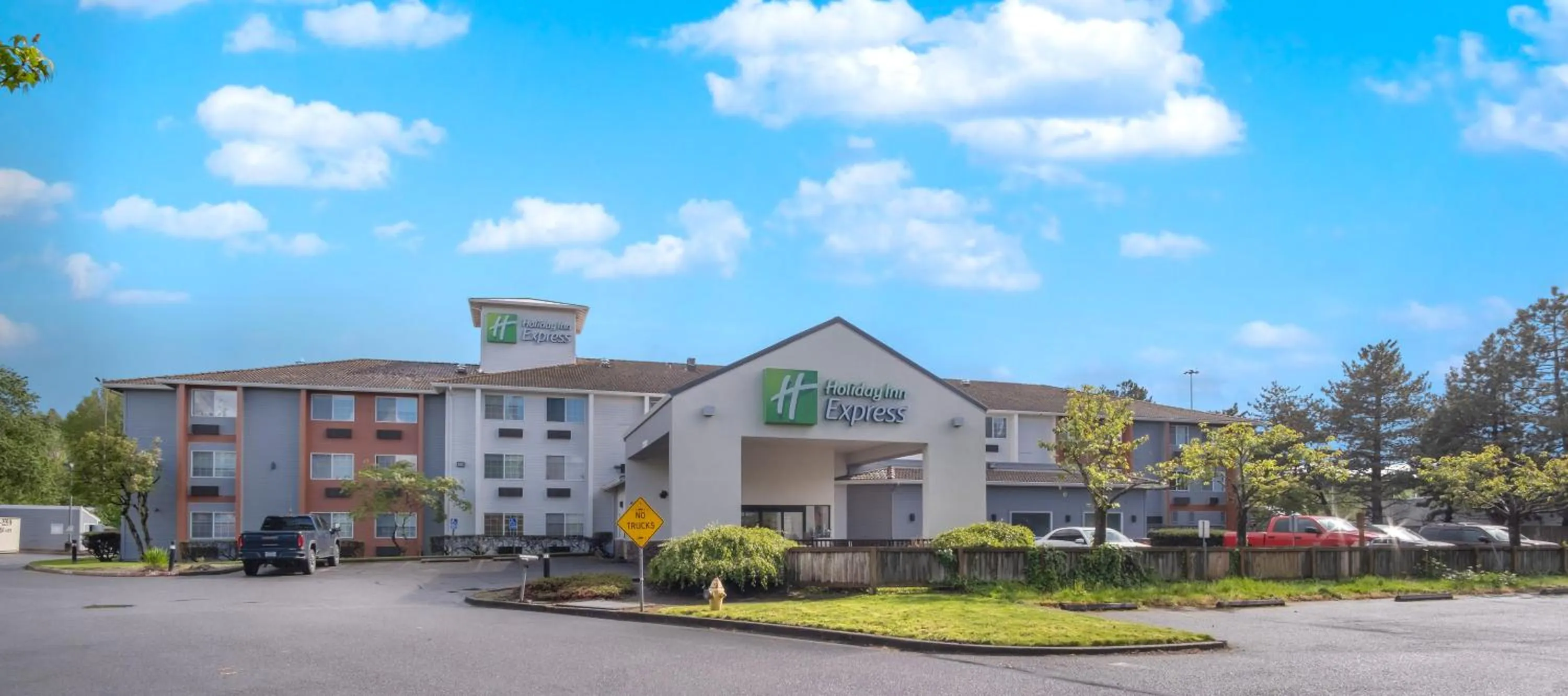 Property building in Holiday Inn Express Portland East - Columbia Gorge by IHG