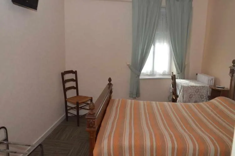 Bed in Hotel du Commerce