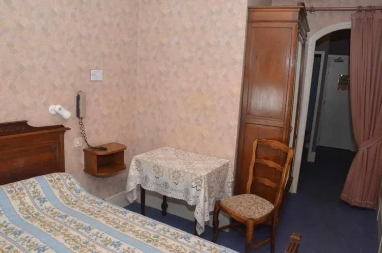 Bed in Hotel du Commerce