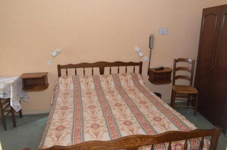 Bed in Hotel du Commerce