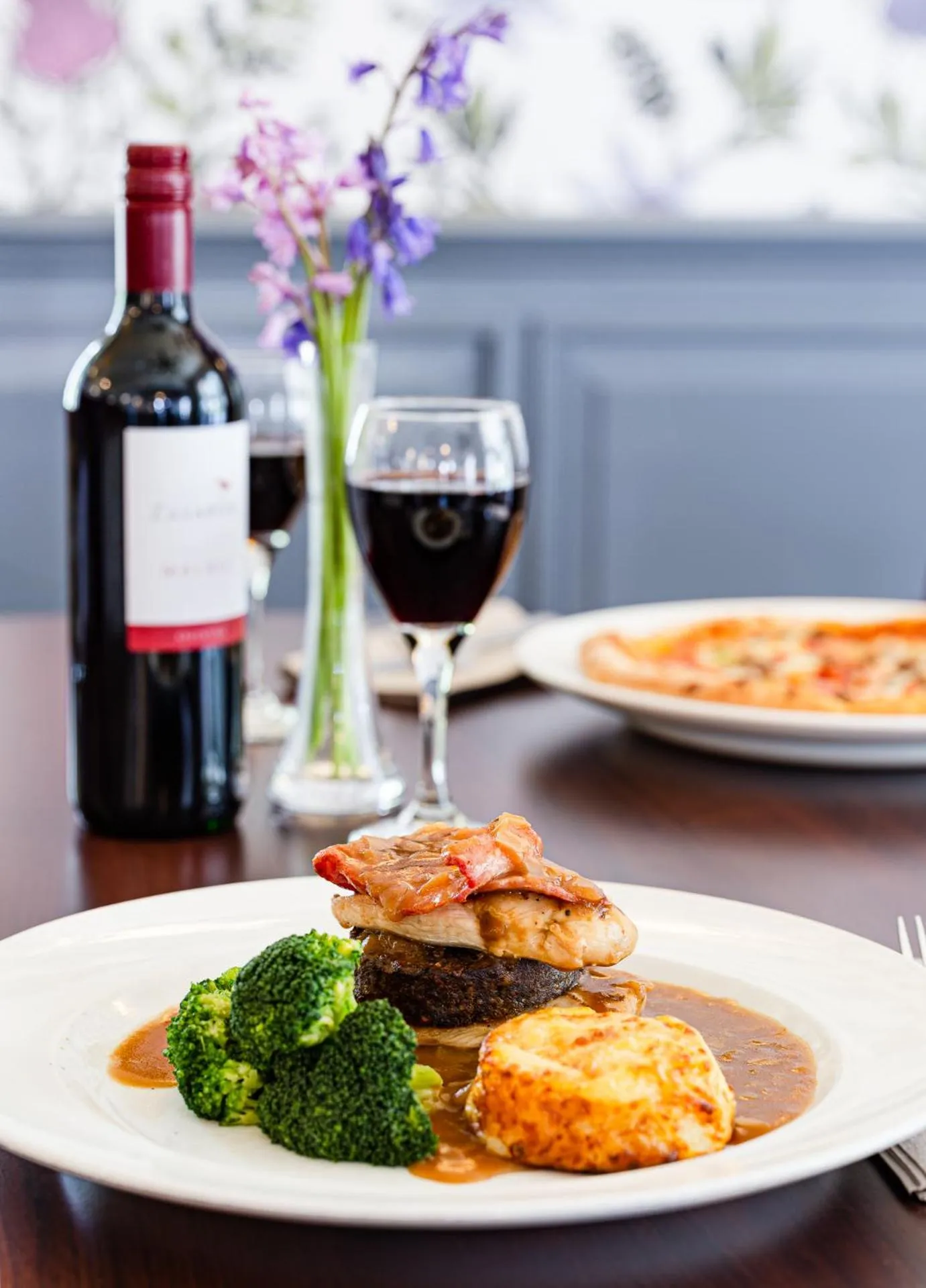 Restaurant/places to eat in Woodlands Hotel, BW Signature Collection