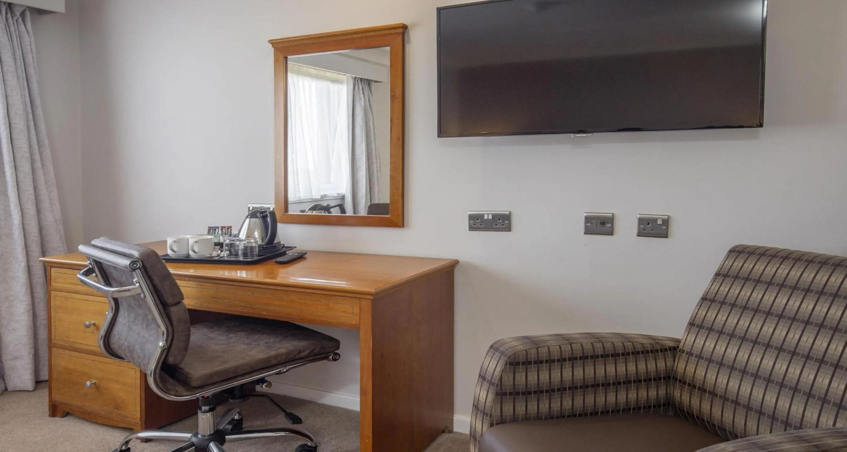 Bedroom in Invercarse Hotel Dundee, BW Signature Collection