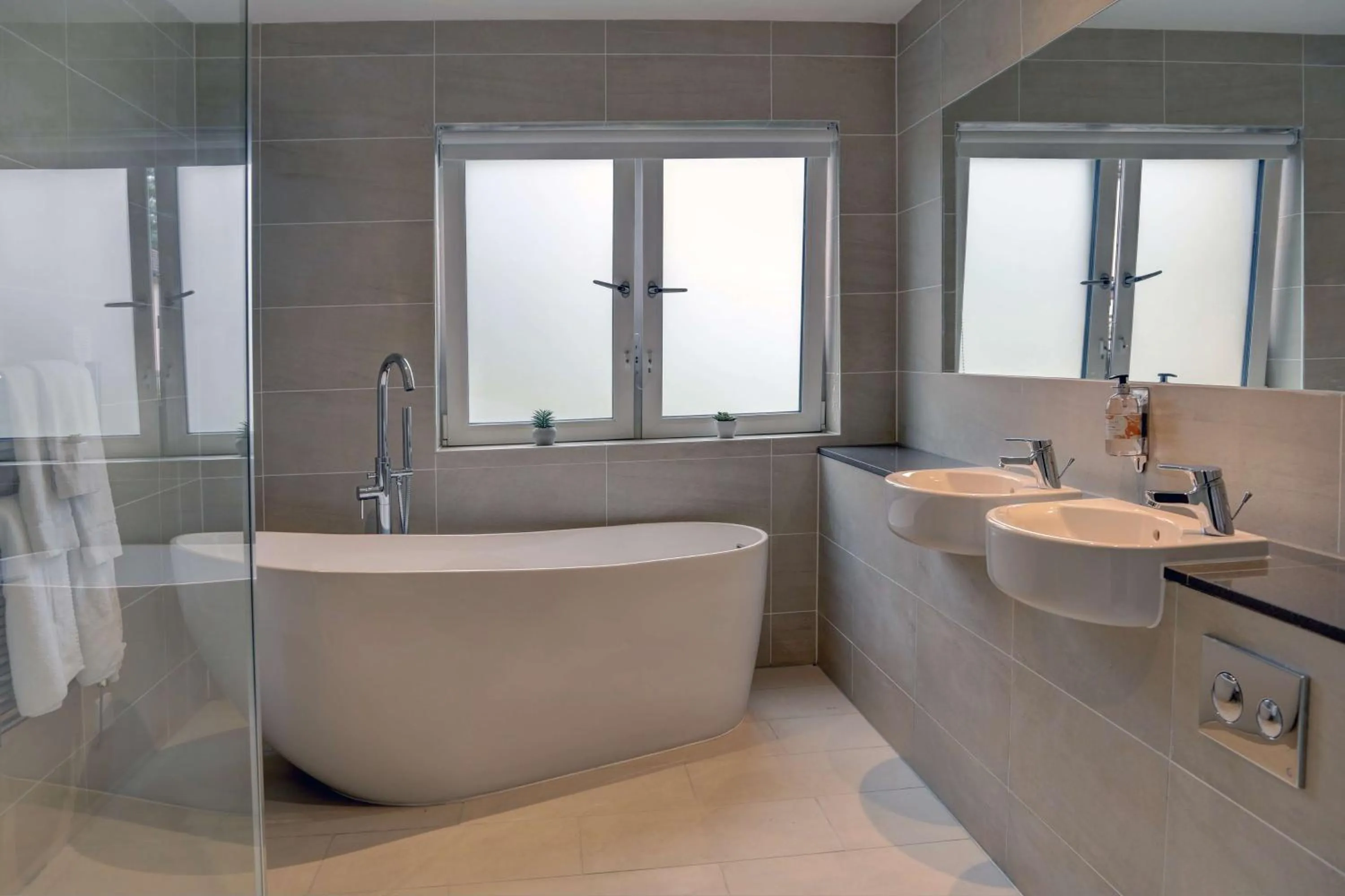 Bathroom in Invercarse Hotel Dundee, BW Signature Collection