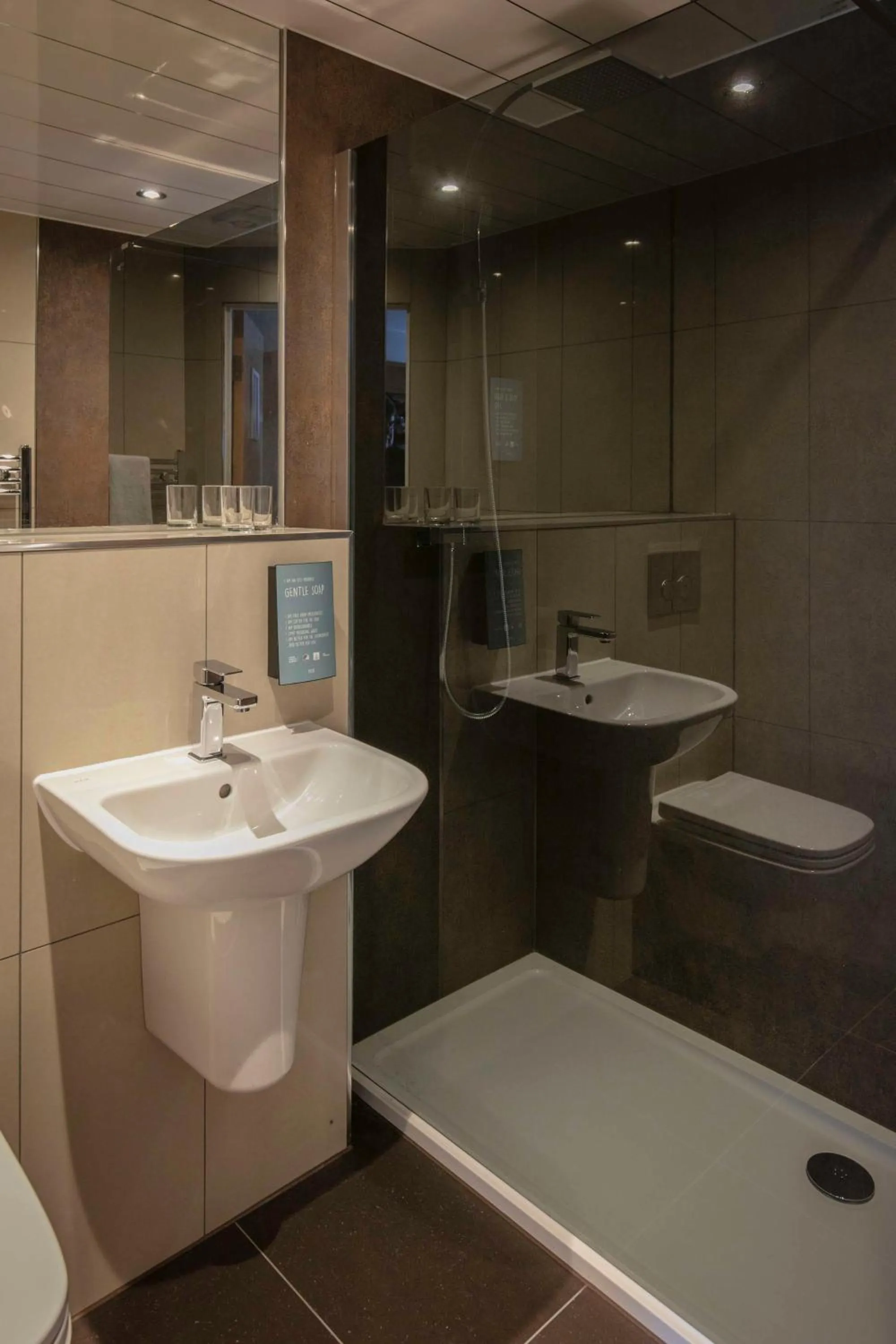 Bathroom in Invercarse Hotel Dundee, BW Signature Collection