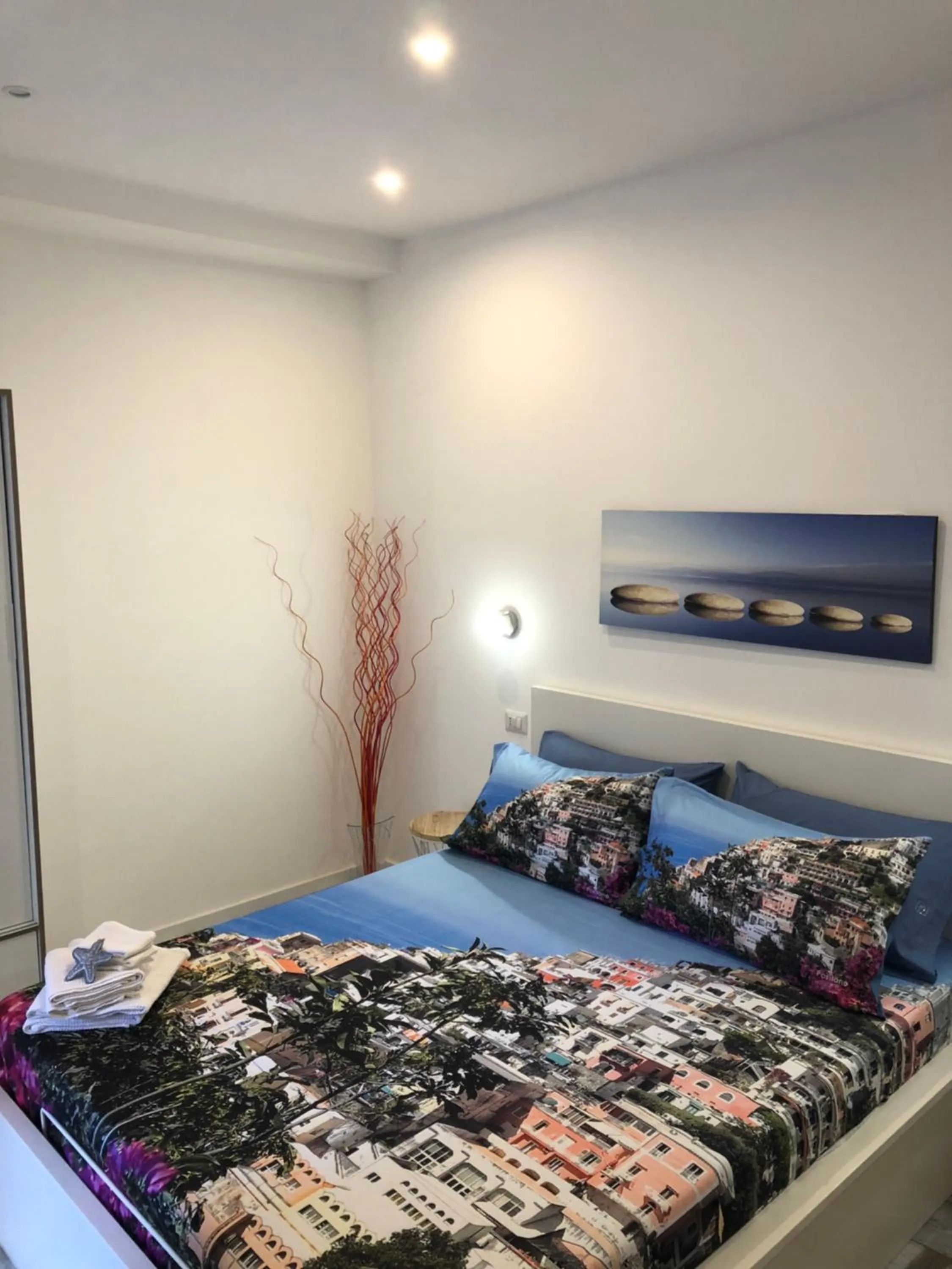 Photo of the whole room, Bed in Il Ciottolo Sorrento